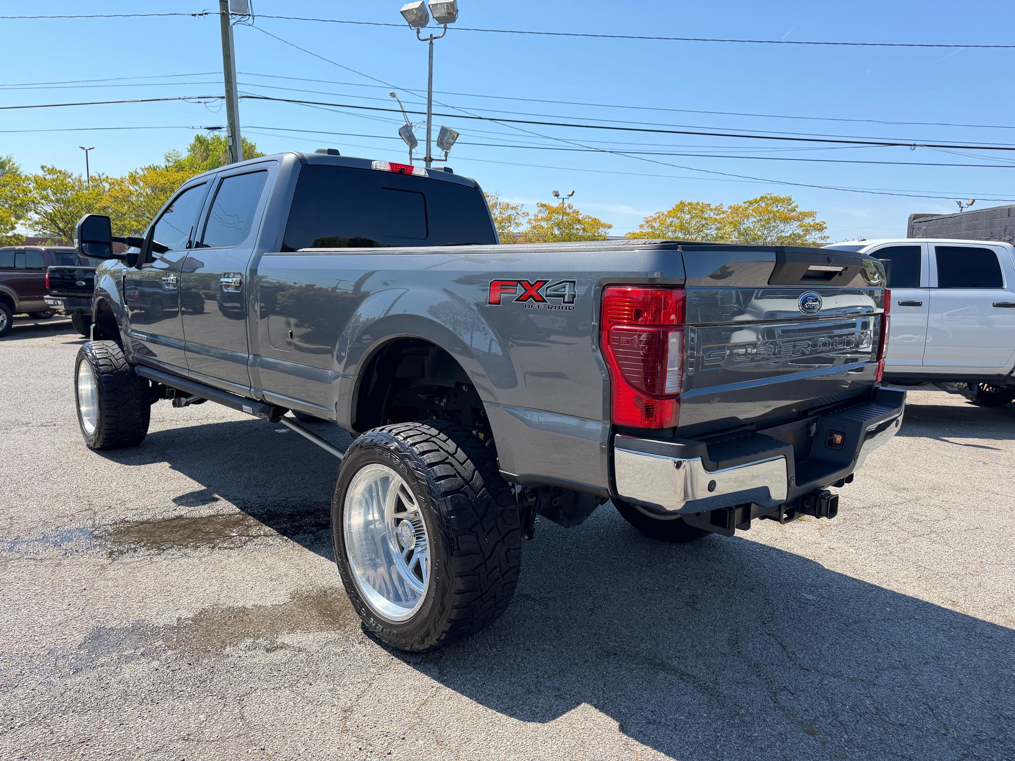 Ford Super Duty F-350 SRW Lariat 4WD Crew Cab 8' Box 2022