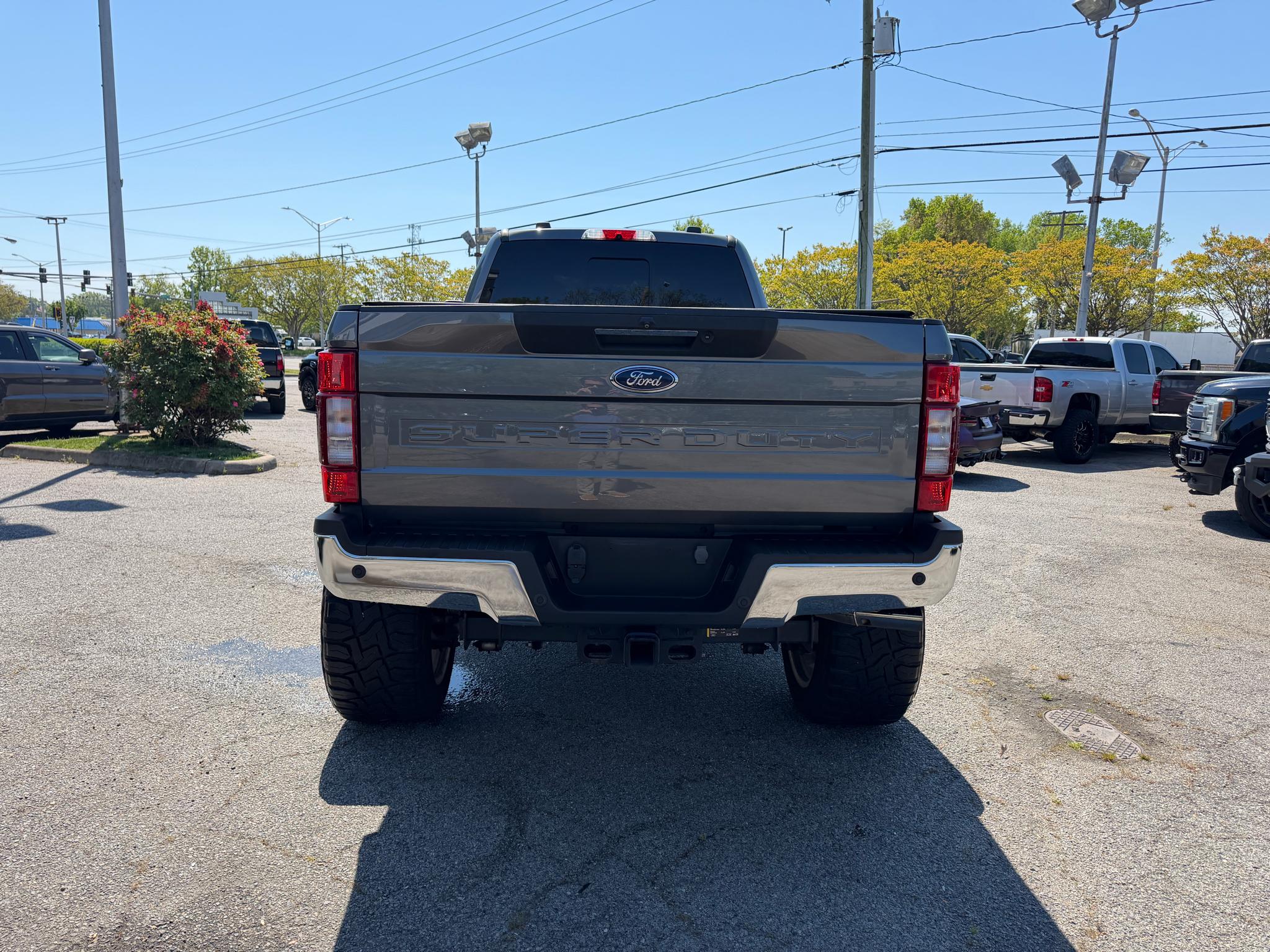 Ford Super Duty F-350 SRW Lariat 4WD Crew Cab 8' Box 2022