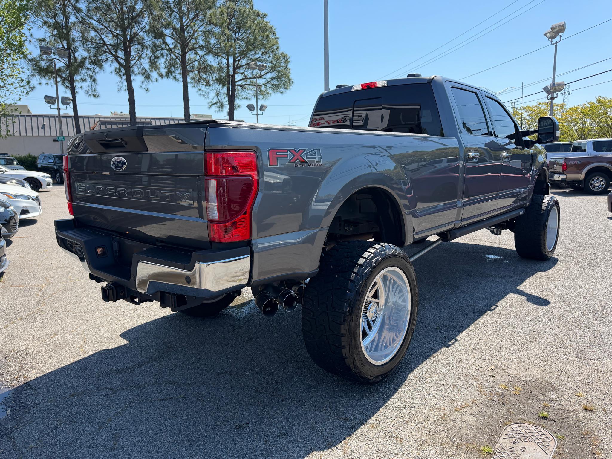 Ford Super Duty F-350 SRW Lariat 4WD Crew Cab 8' Box 2022