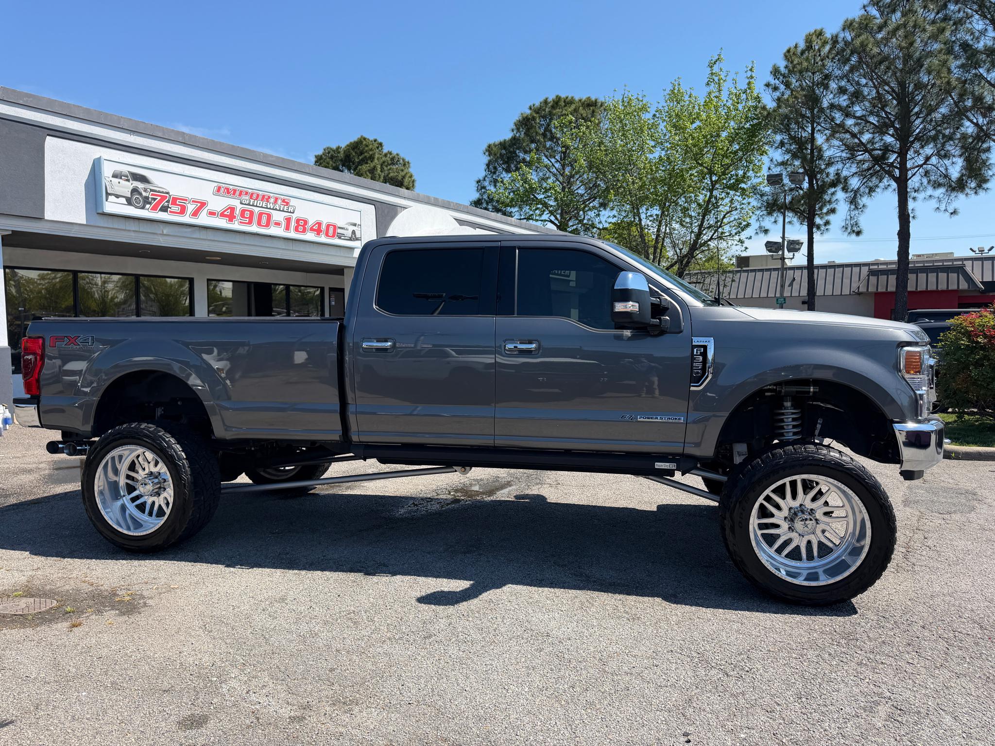 Ford Super Duty F-350 SRW Lariat 4WD Crew Cab 8' Box 2022