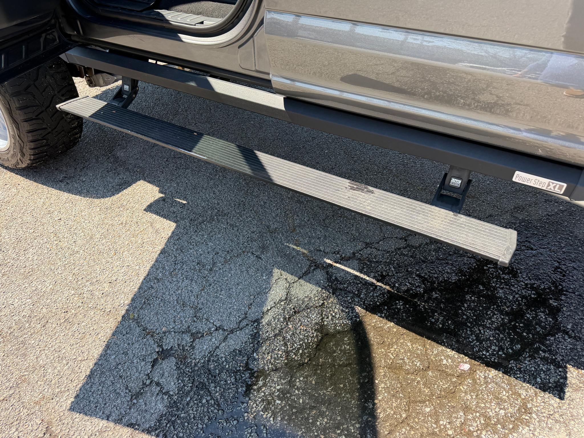 Ford Super Duty F-350 SRW Lariat 4WD Crew Cab 8' Box 2022