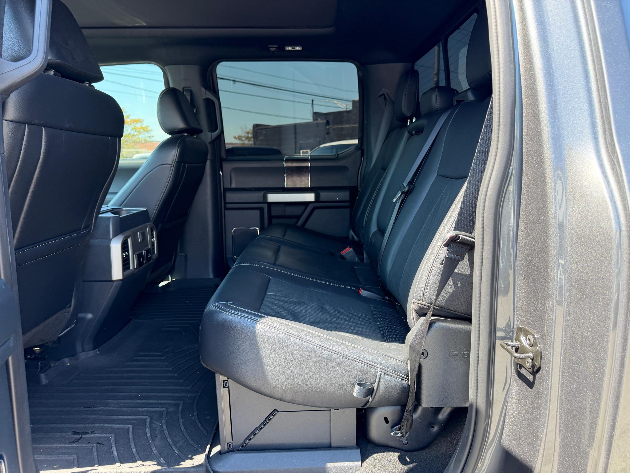 Ford Super Duty F-350 SRW Lariat 4WD Crew Cab 8' Box 2022