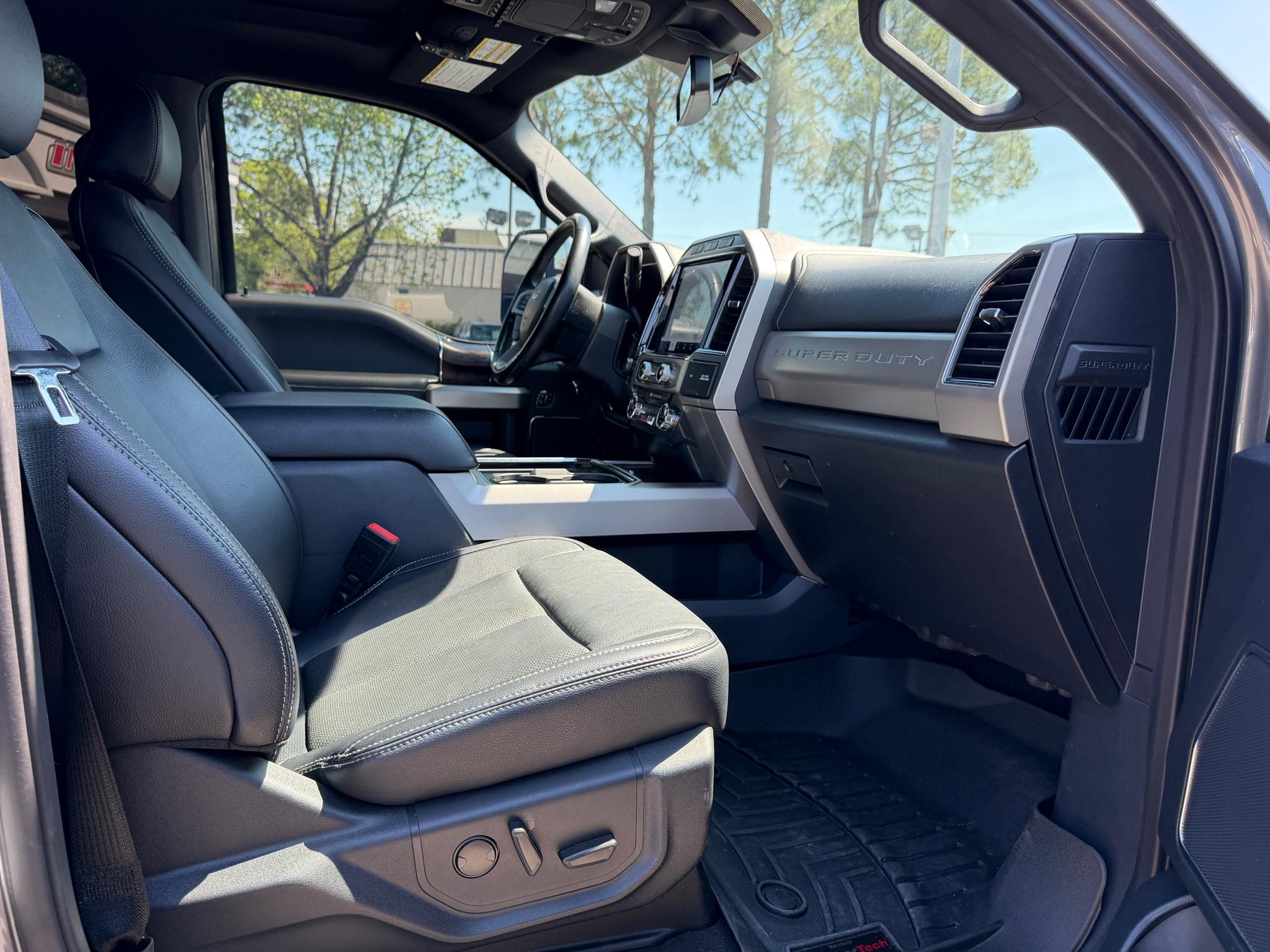 Ford Super Duty F-350 SRW Lariat 4WD Crew Cab 8' Box 2022