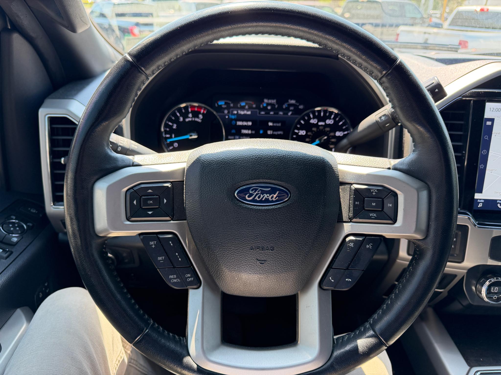 Ford Super Duty F-350 SRW Lariat 4WD Crew Cab 8' Box 2022