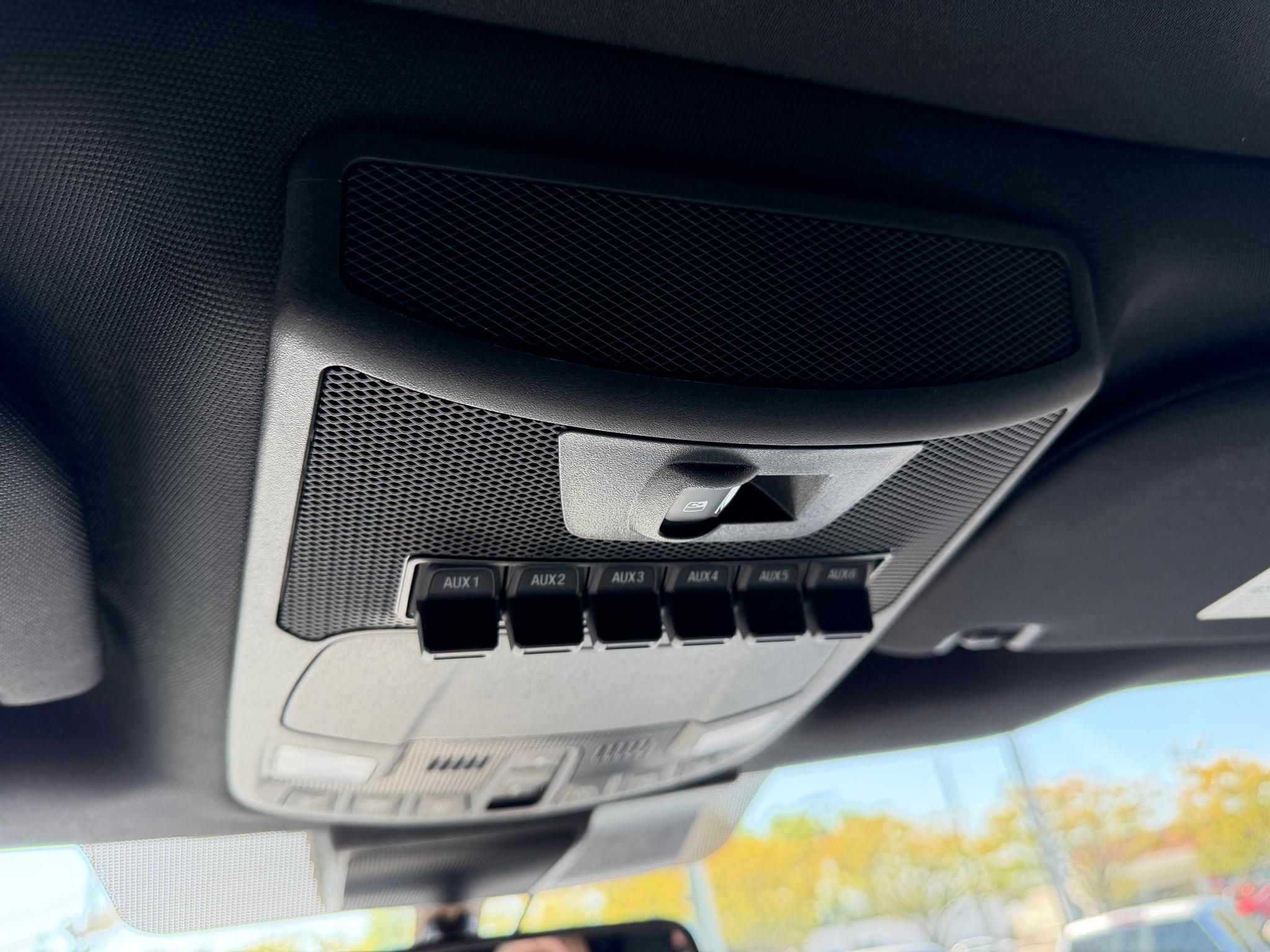 Ford Super Duty F-350 SRW Lariat 4WD Crew Cab 8' Box 2022