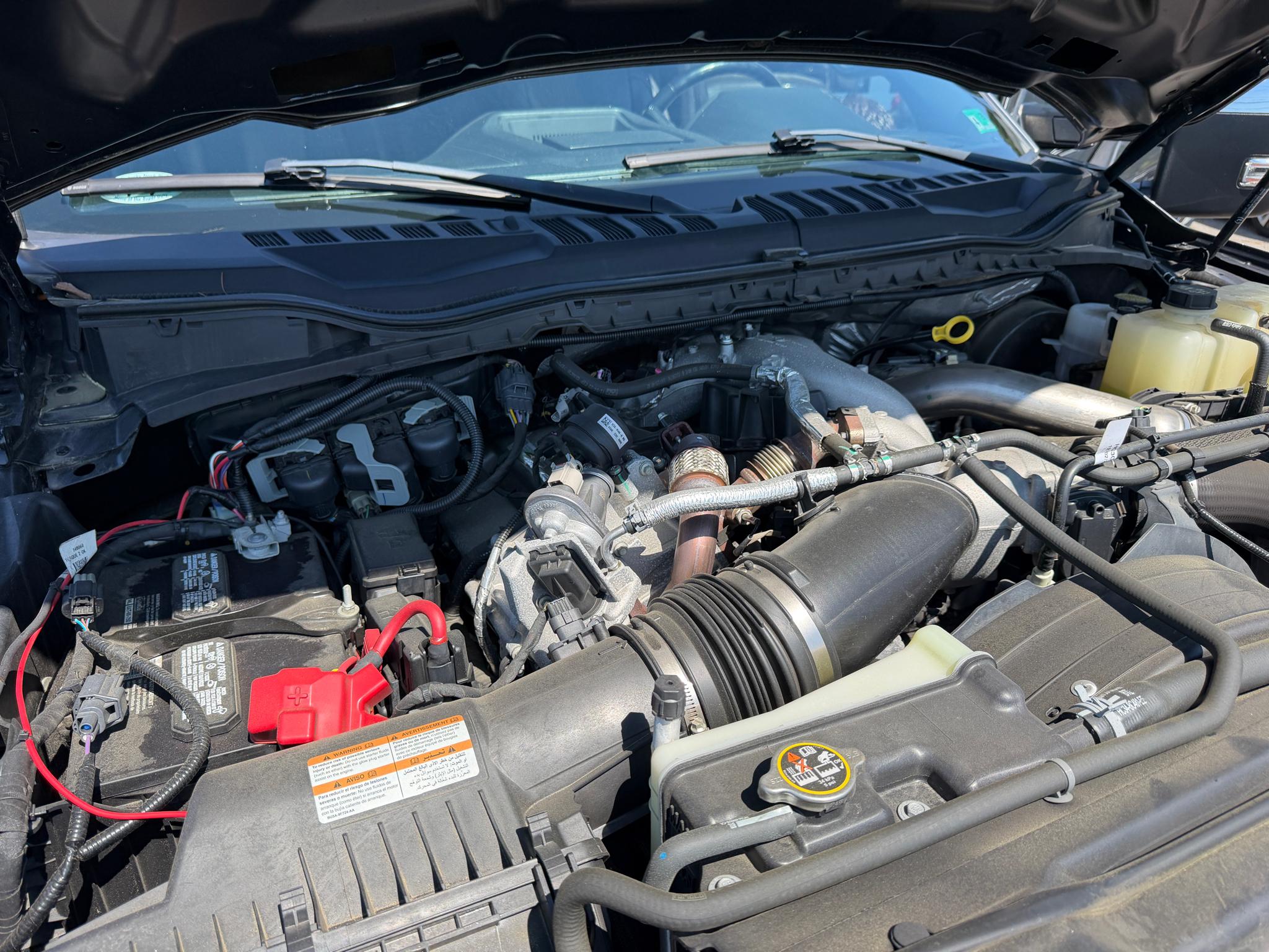 Ford Super Duty F-350 SRW Lariat 4WD Crew Cab 8' Box 2022