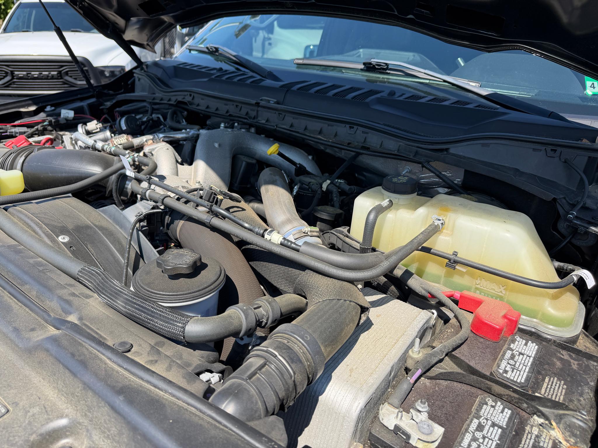 Ford Super Duty F-350 SRW Lariat 4WD Crew Cab 8' Box 2022