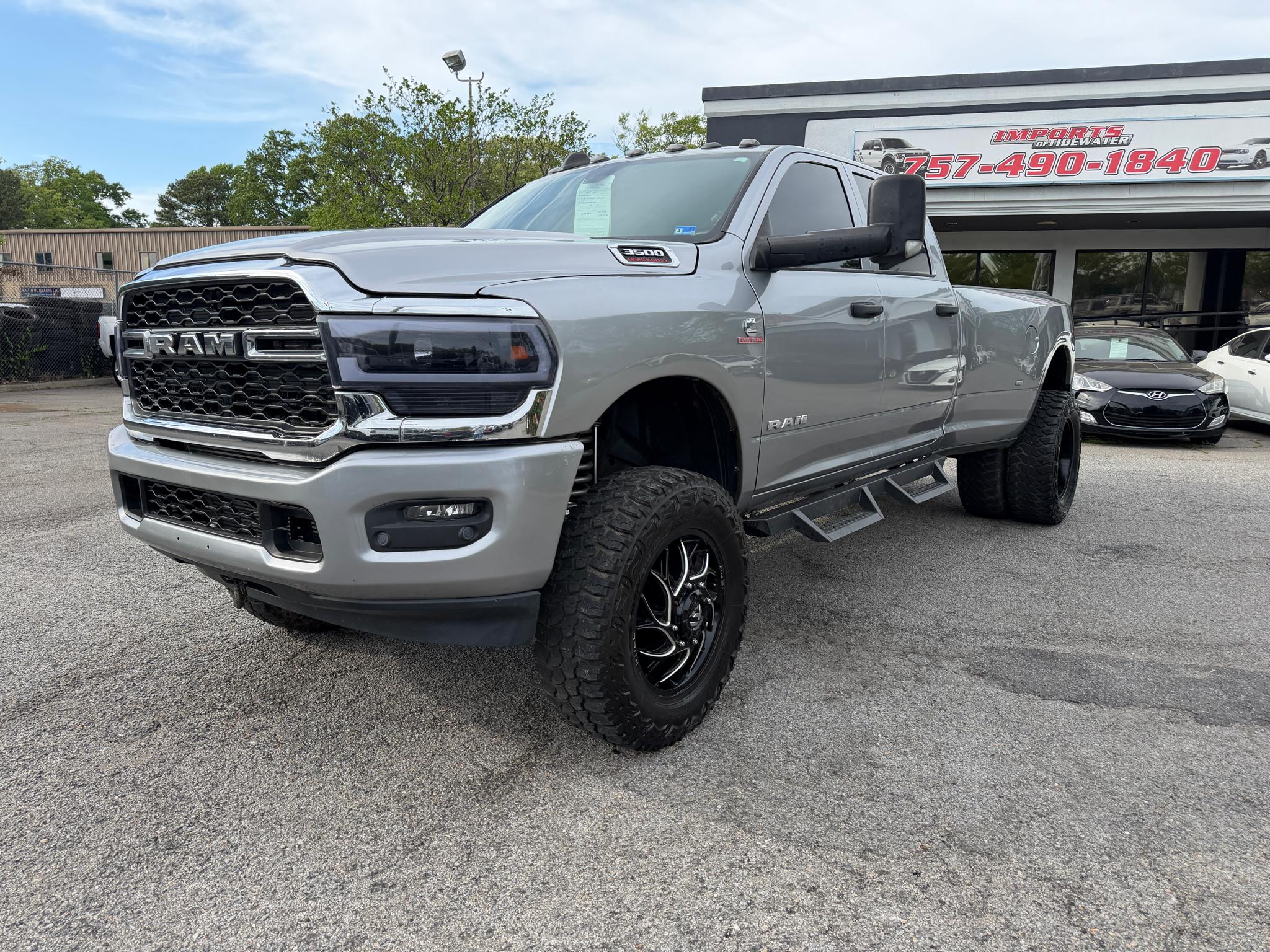 RAM 3500 Tradesman 4x4 Crew Cab 8' Box 2021