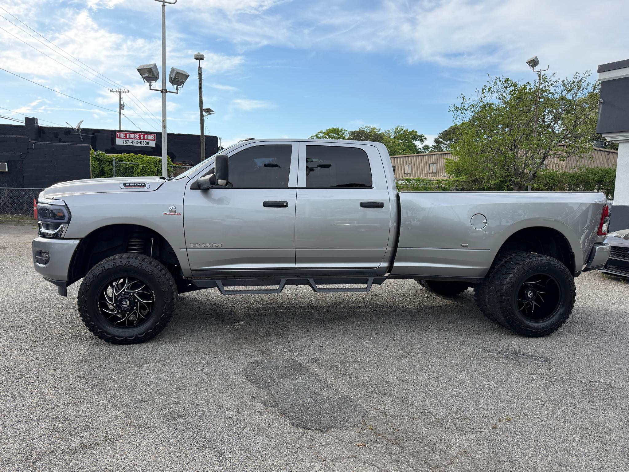 RAM 3500 Tradesman 4x4 Crew Cab 8' Box 2021
