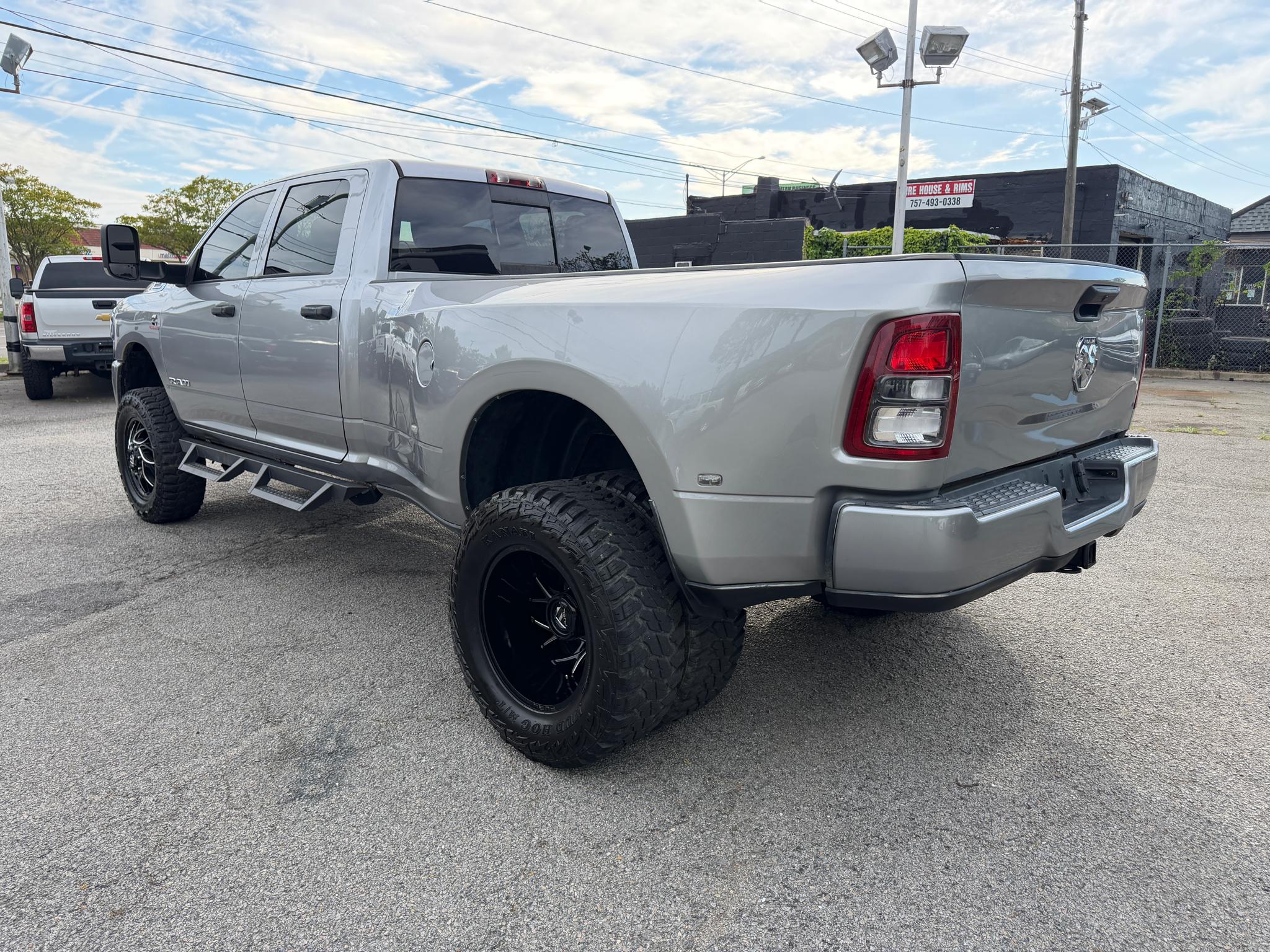 RAM 3500 Tradesman 4x4 Crew Cab 8' Box 2021