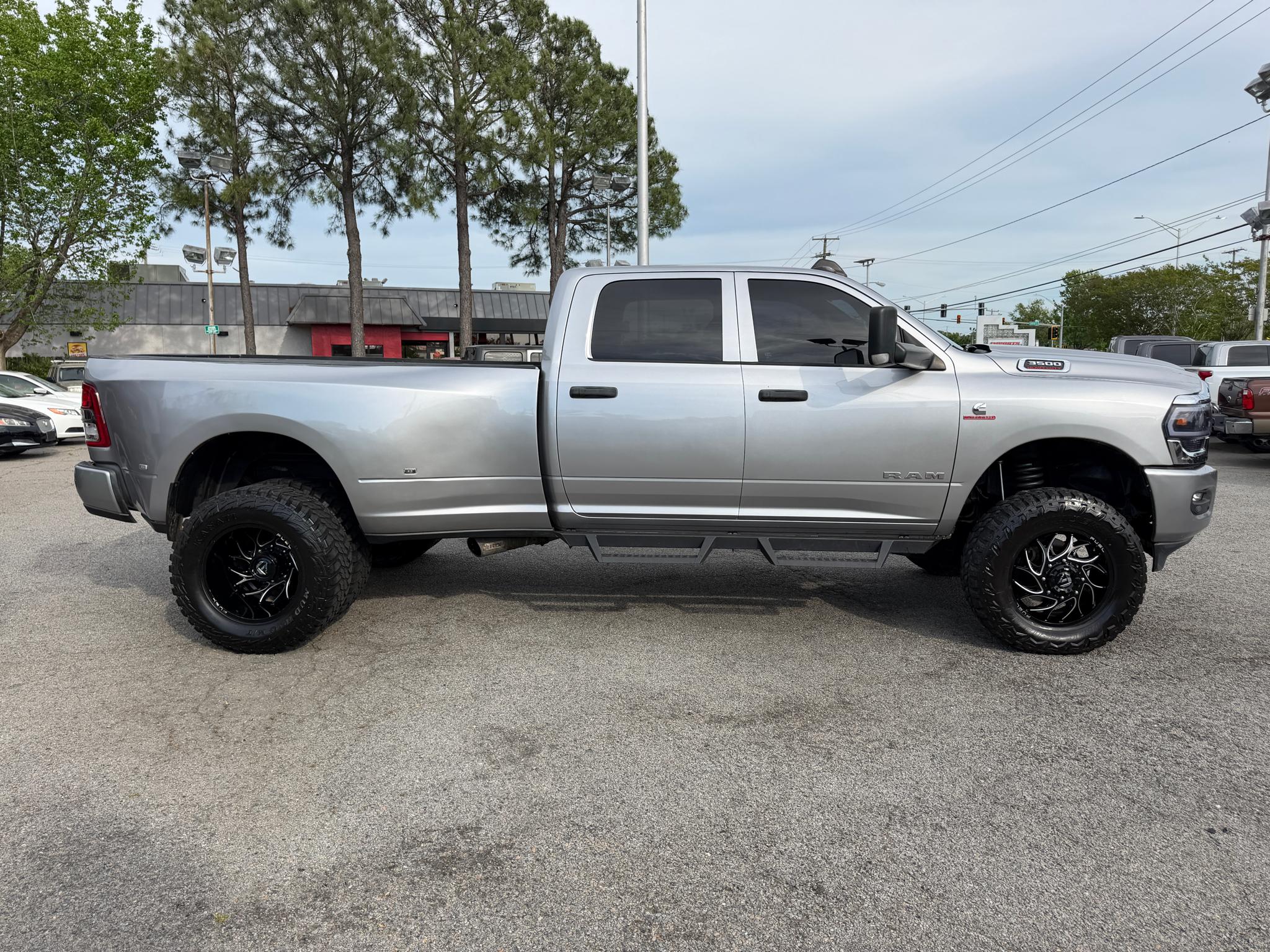 RAM 3500 Tradesman 4x4 Crew Cab 8' Box 2021