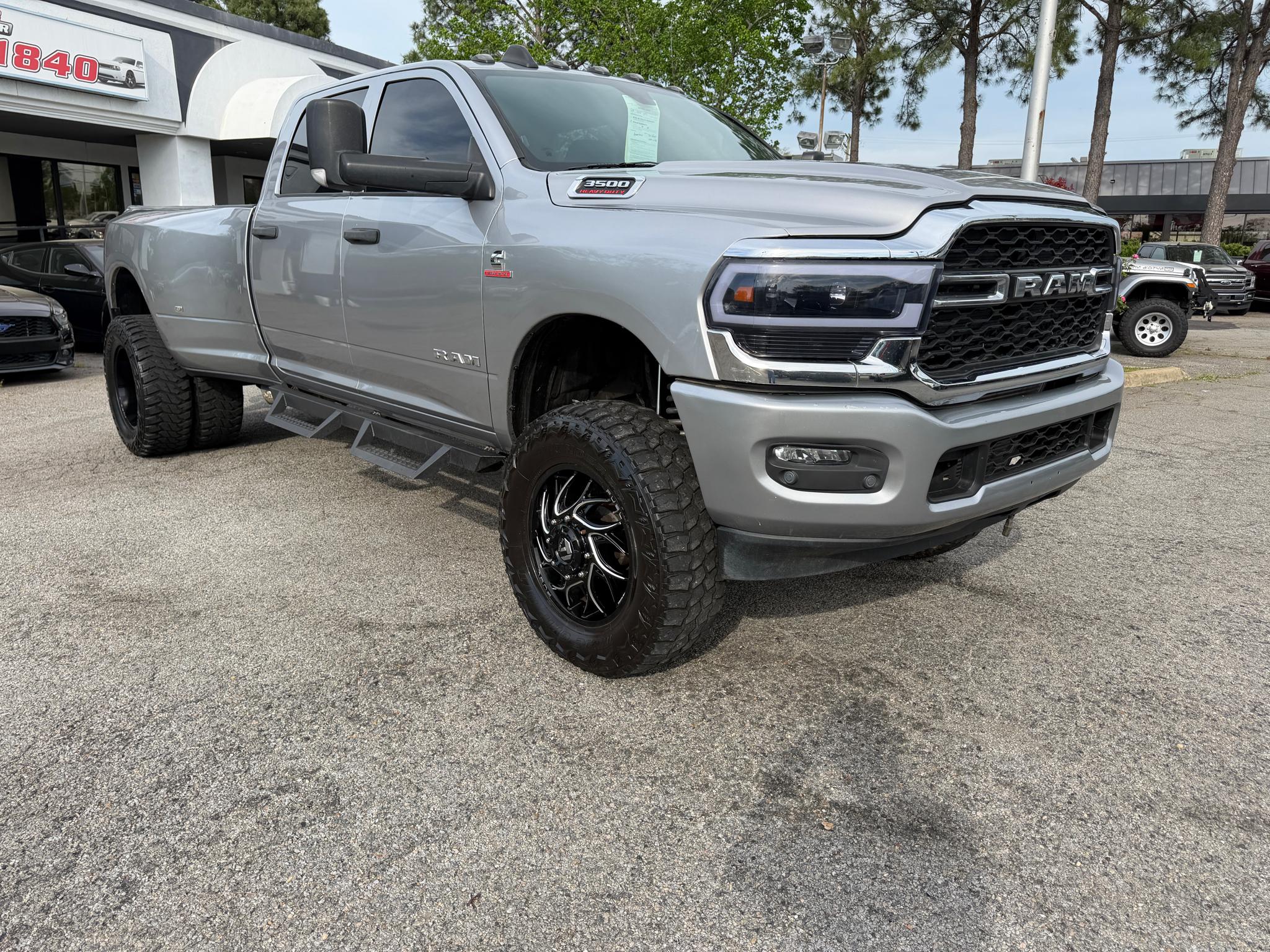 RAM 3500 Tradesman 4x4 Crew Cab 8' Box 2021