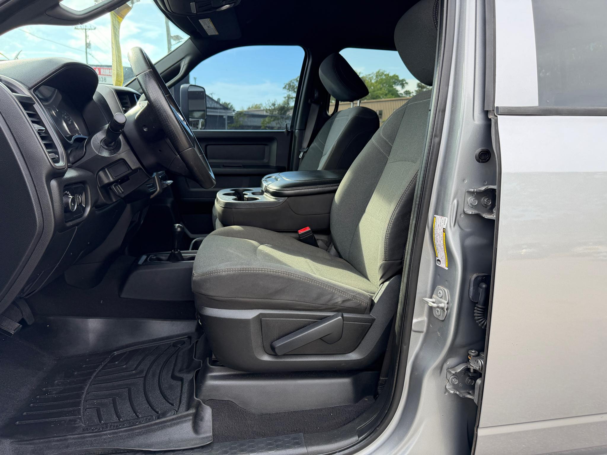 RAM 3500 Tradesman 4x4 Crew Cab 8' Box 2021