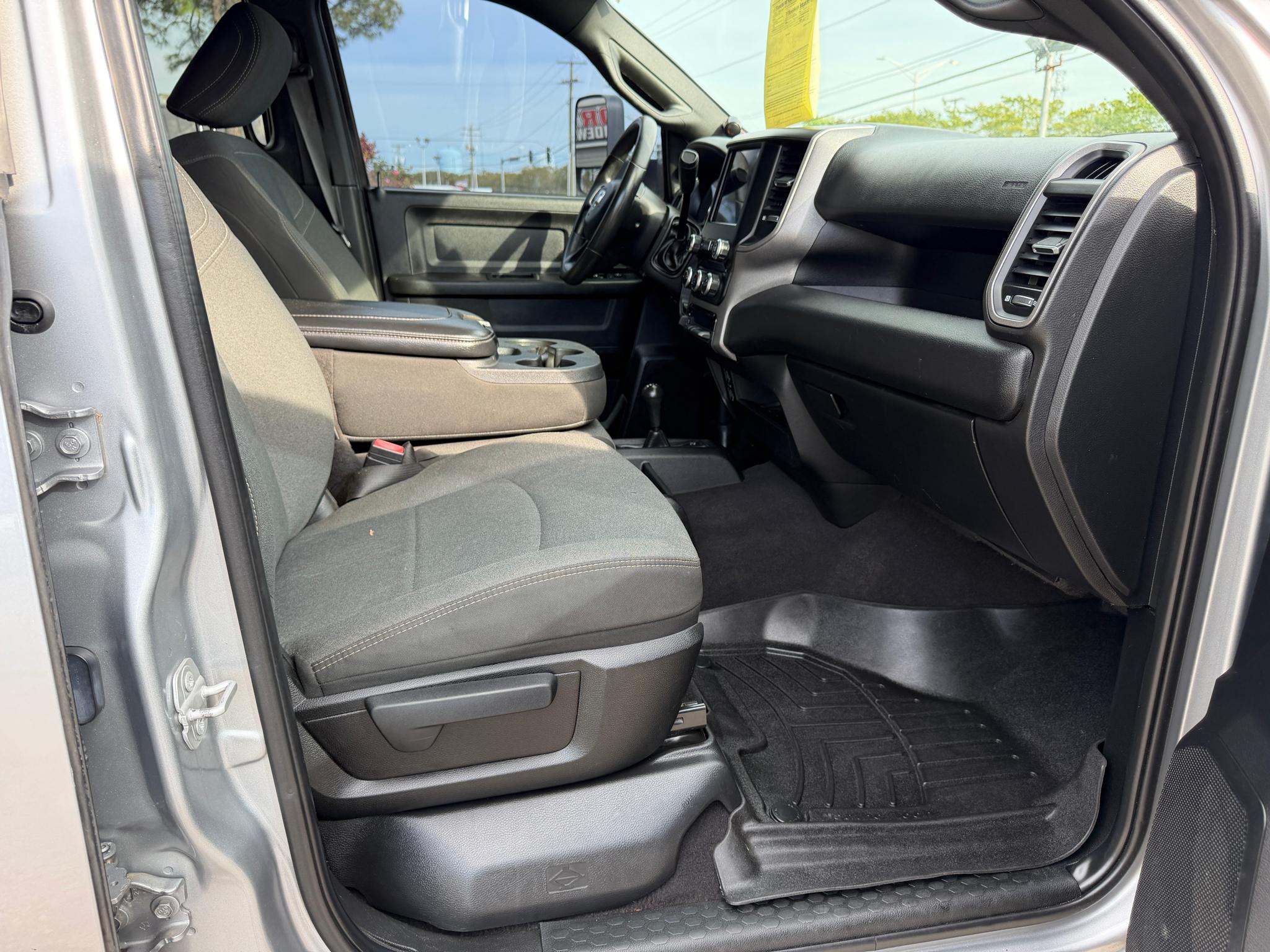 RAM 3500 Tradesman 4x4 Crew Cab 8' Box 2021