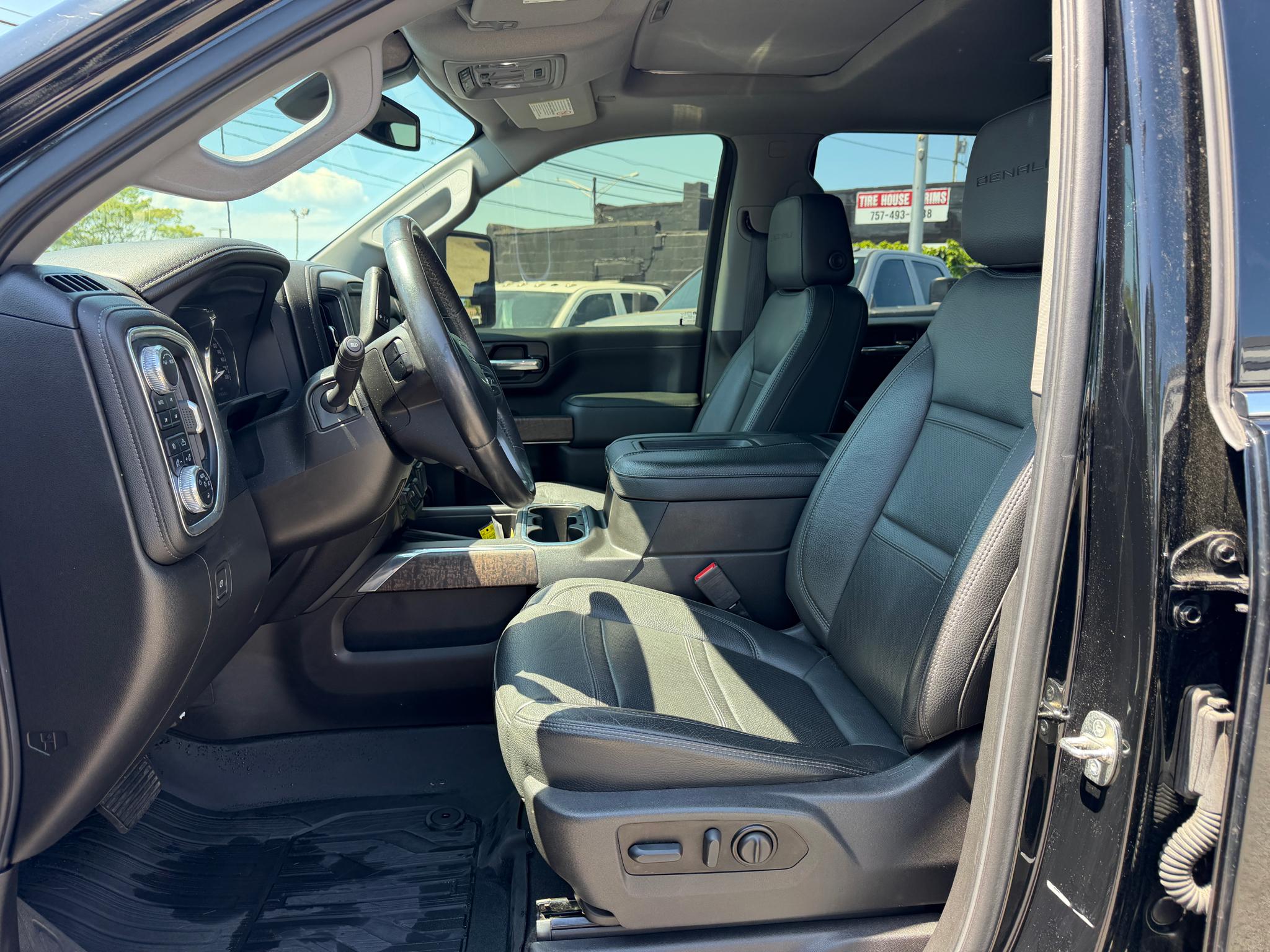 GMC Sierra 2500HD 4WD Crew Cab 159" Denali 2022