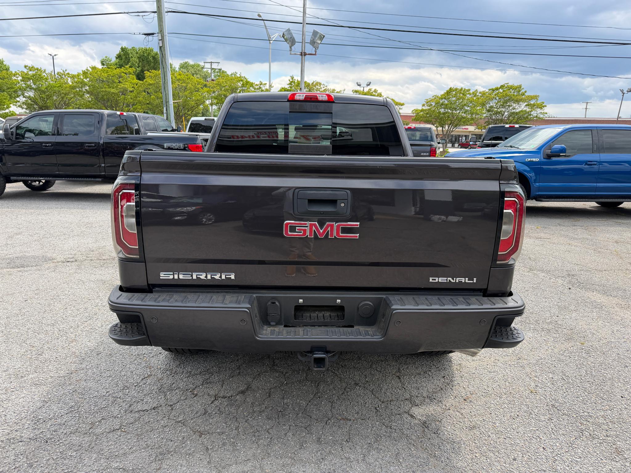 GMC Sierra 1500 4WD Crew Cab 143.5" Denali 2016