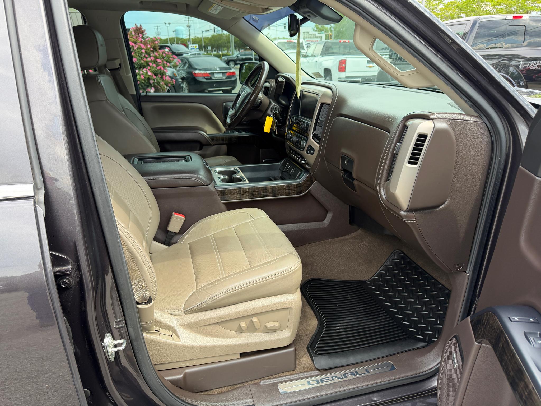 GMC Sierra 1500 4WD Crew Cab 143.5" Denali 2016