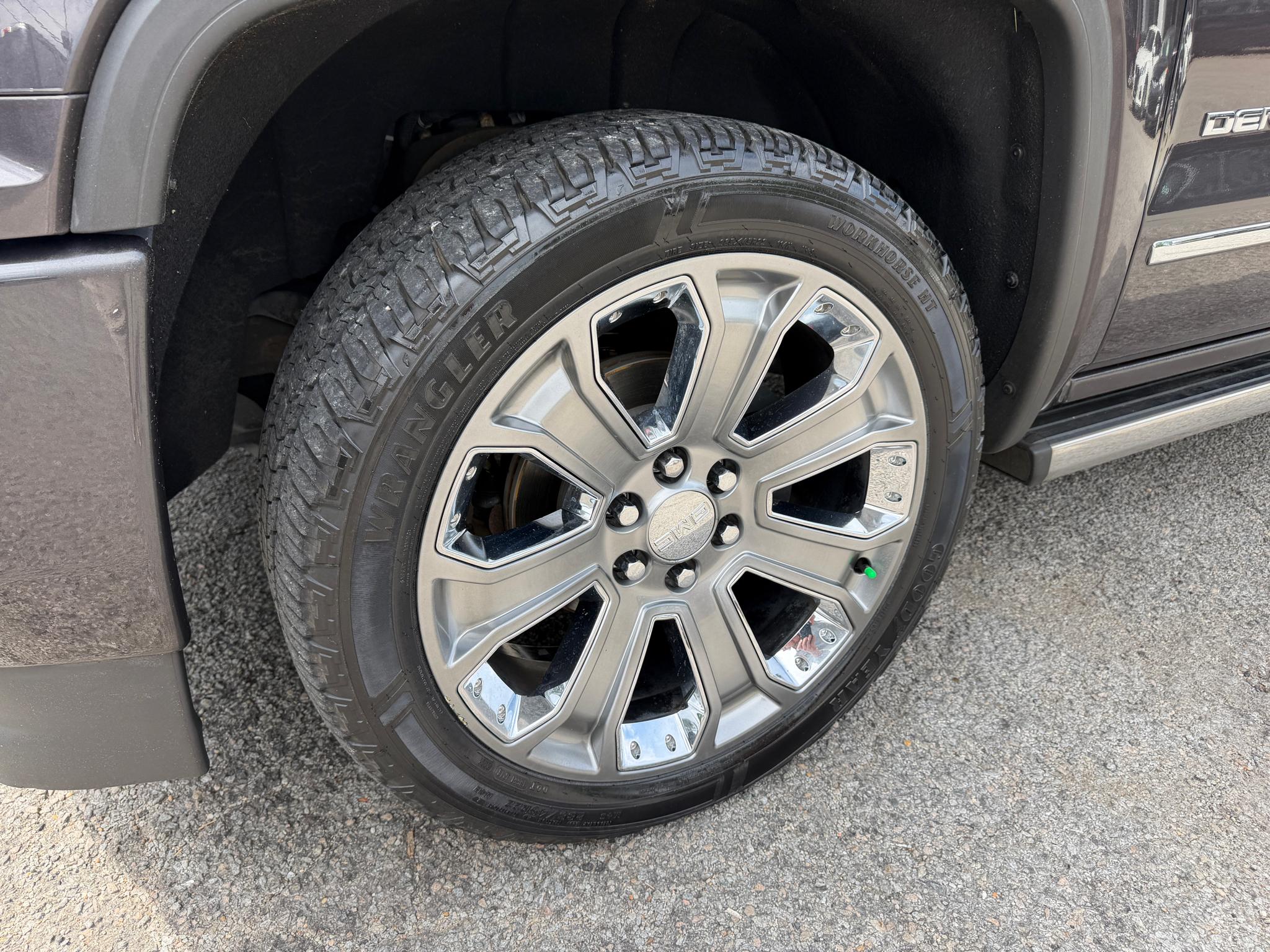 GMC Sierra 1500 4WD Crew Cab 143.5" Denali 2016