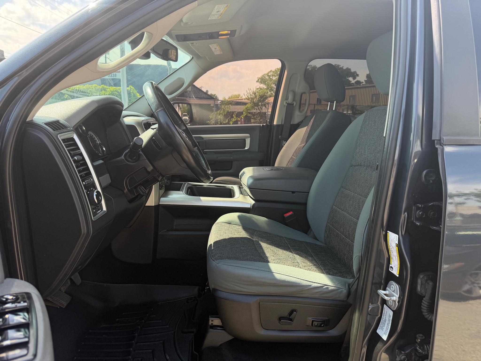 RAM 1500 4WD Crew Cab 140.5" Big Horn 2016