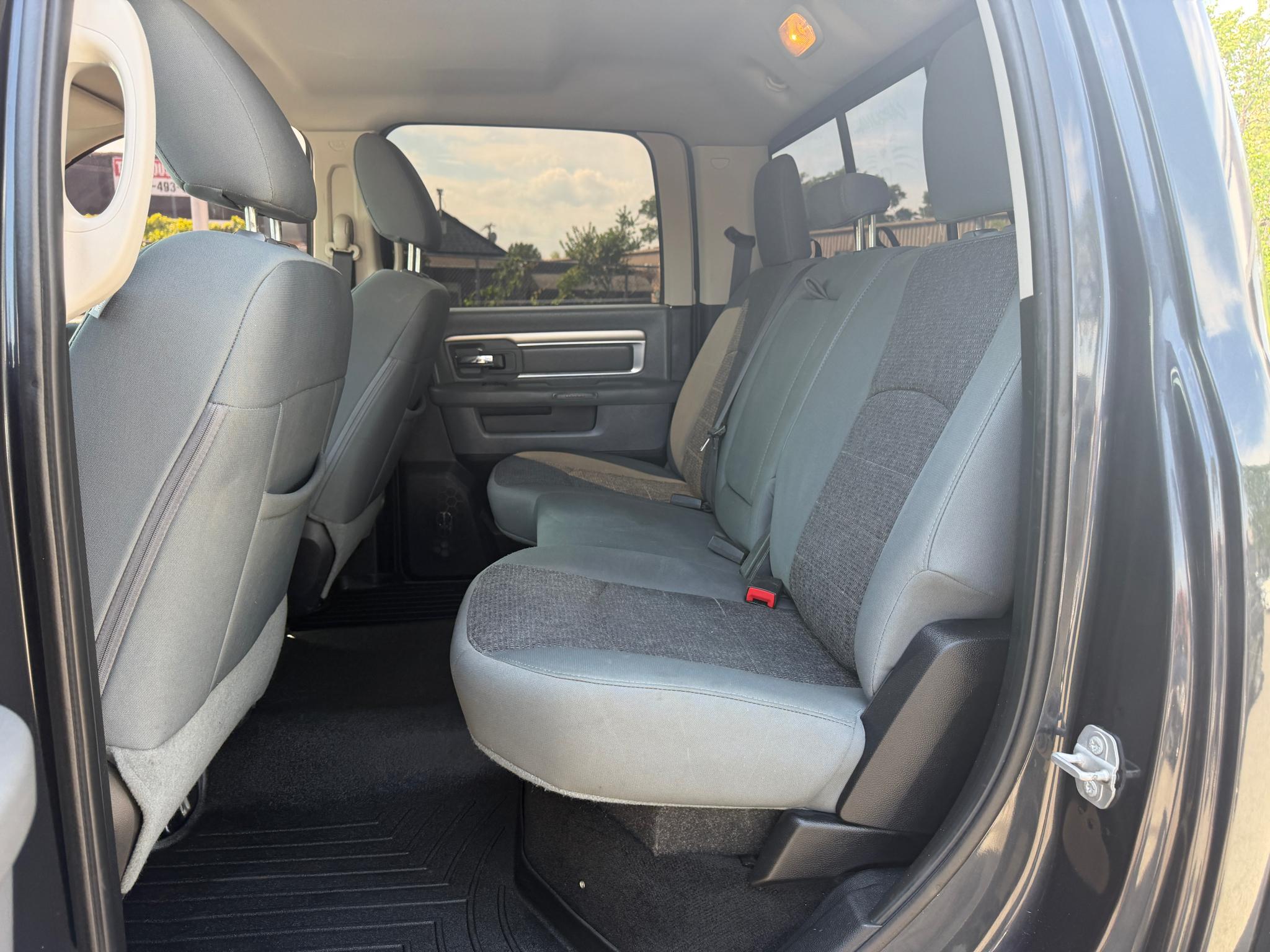 RAM 1500 4WD Crew Cab 140.5" Big Horn 2016