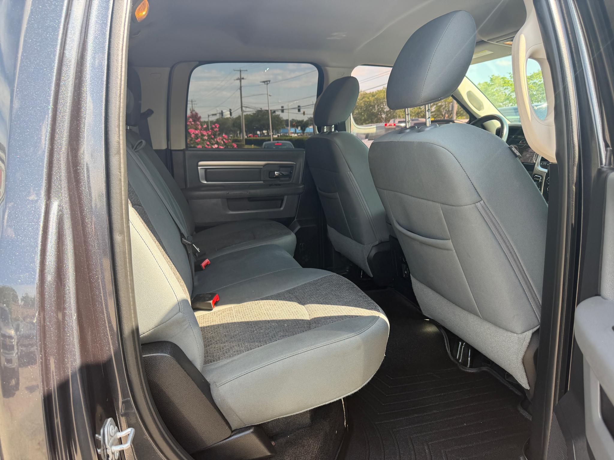 RAM 1500 4WD Crew Cab 140.5" Big Horn 2016