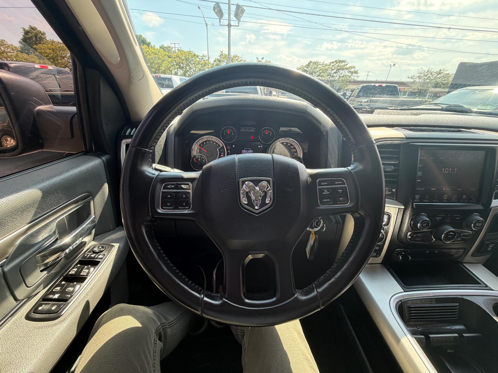 RAM 1500 4WD Crew Cab 140.5" Big Horn 2016