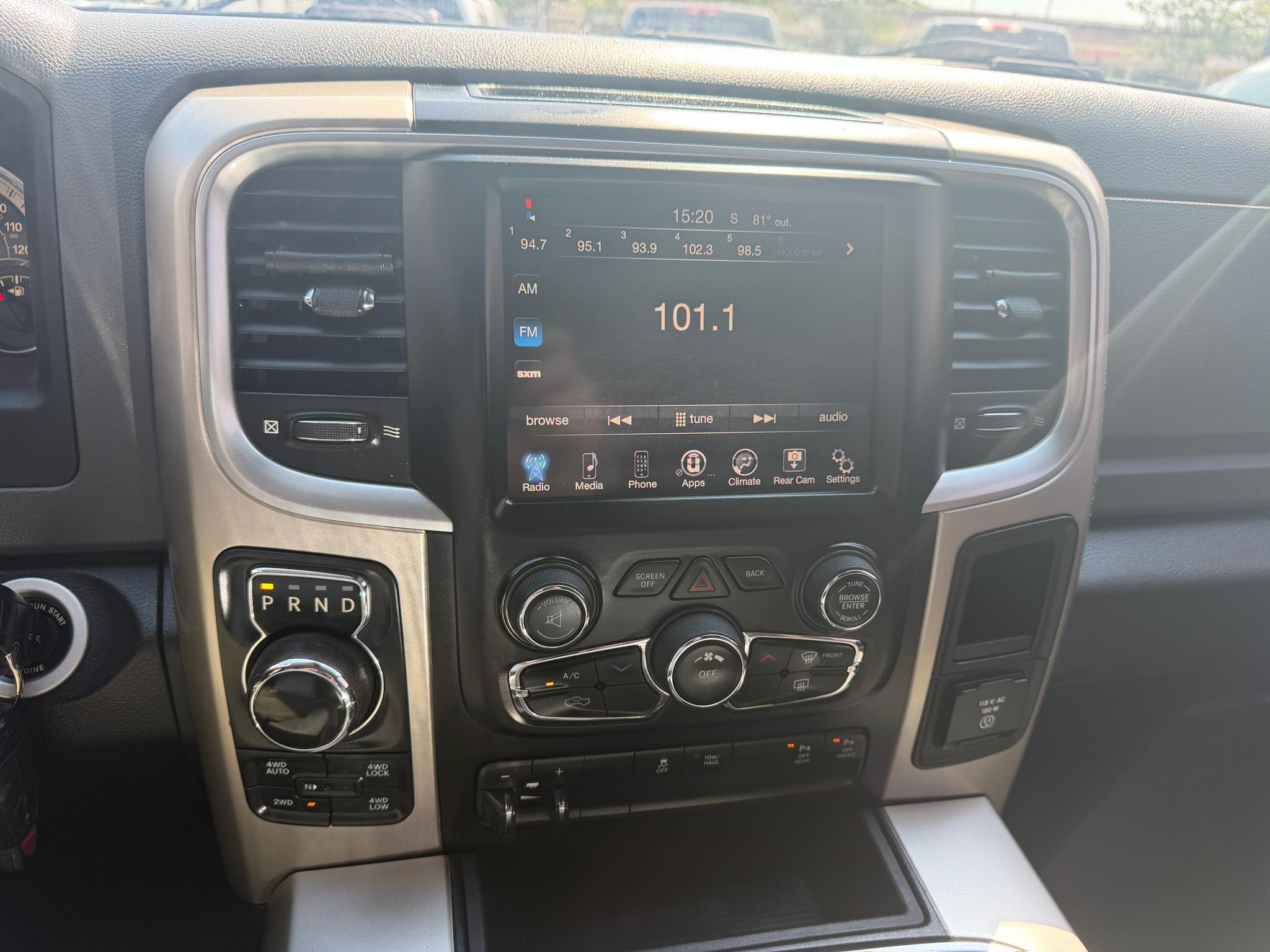 RAM 1500 4WD Crew Cab 140.5" Big Horn 2016