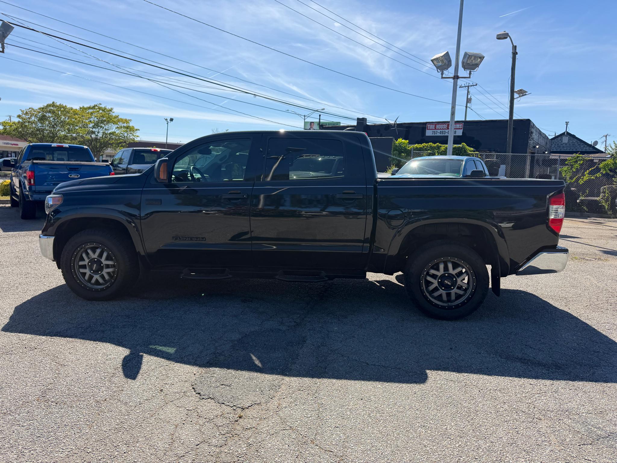 Toyota Tundra 4WD SR5 CrewMax 5.5' Bed 5.7L (Natl) 2021