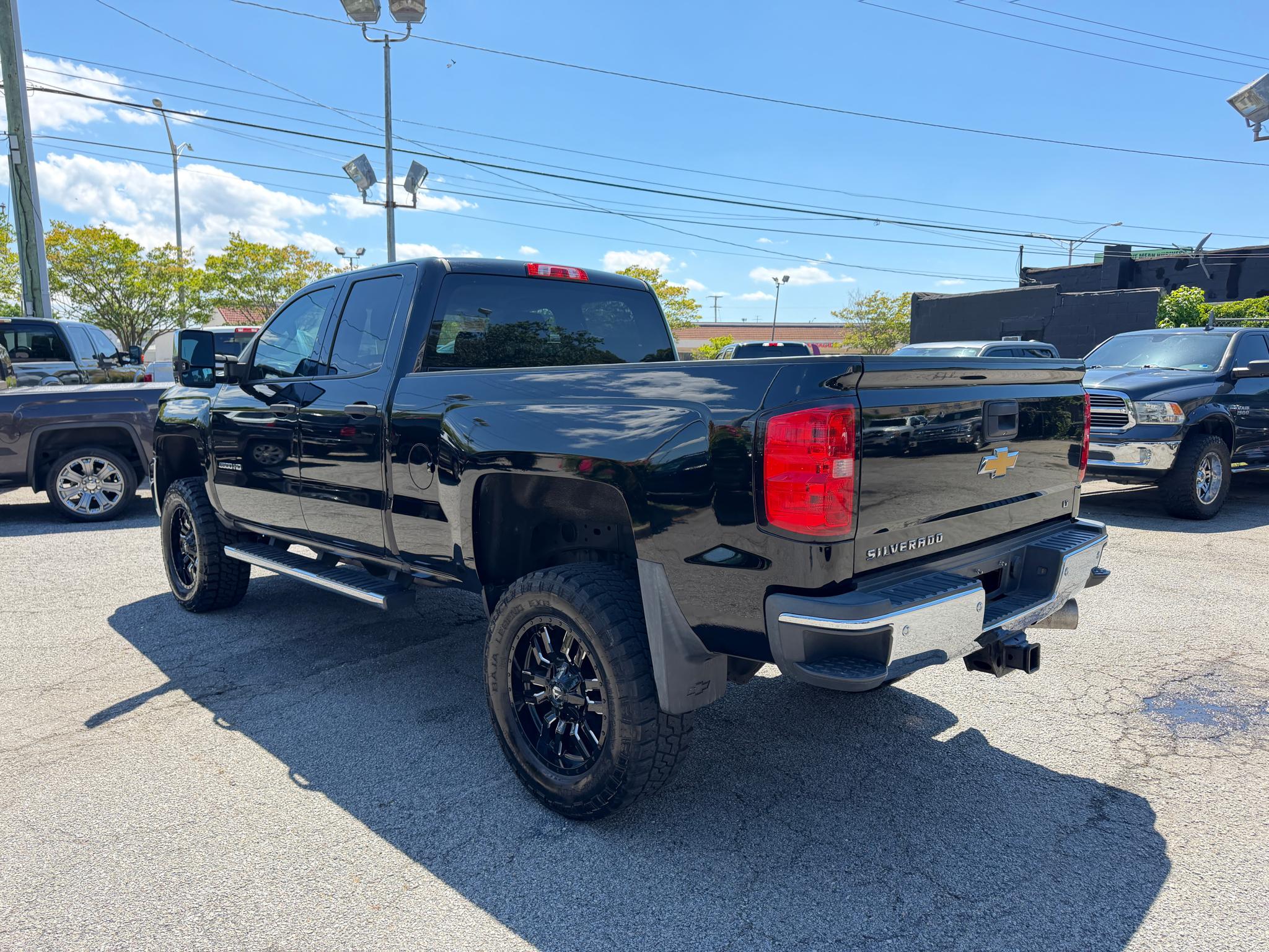 Chevrolet Silverado 2500HD 4WD Double Cab 144.2" LT 2015