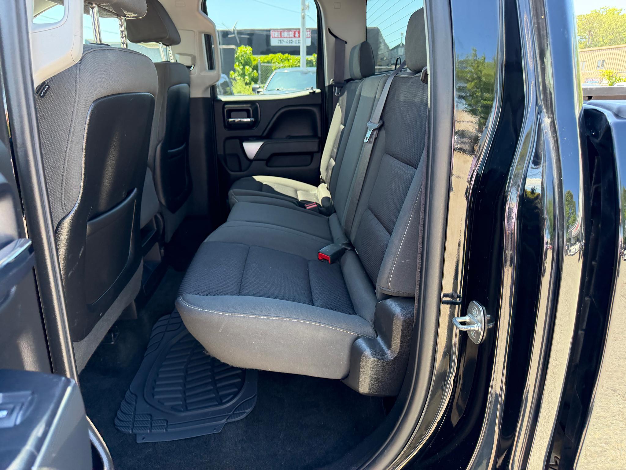 Chevrolet Silverado 2500HD 4WD Double Cab 144.2" LT 2015