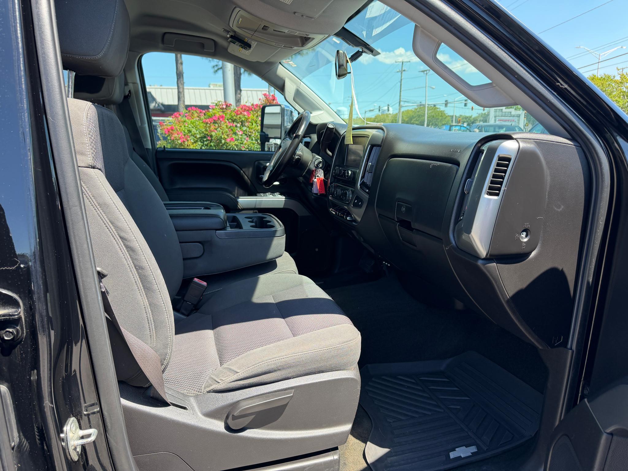 Chevrolet Silverado 2500HD 4WD Double Cab 144.2" LT 2015