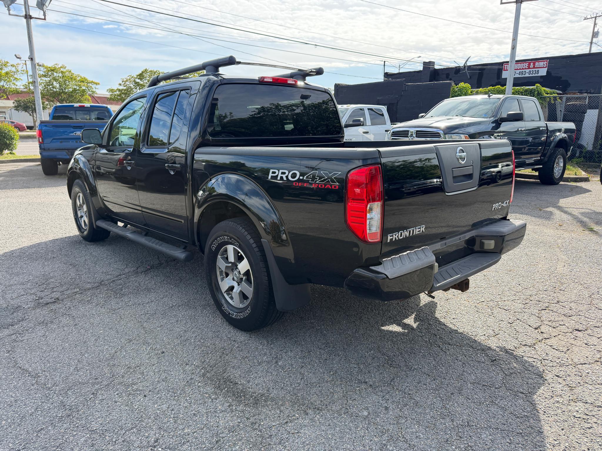 Nissan Frontier 4WD Crew Cab SWB Auto PRO-4X 2011