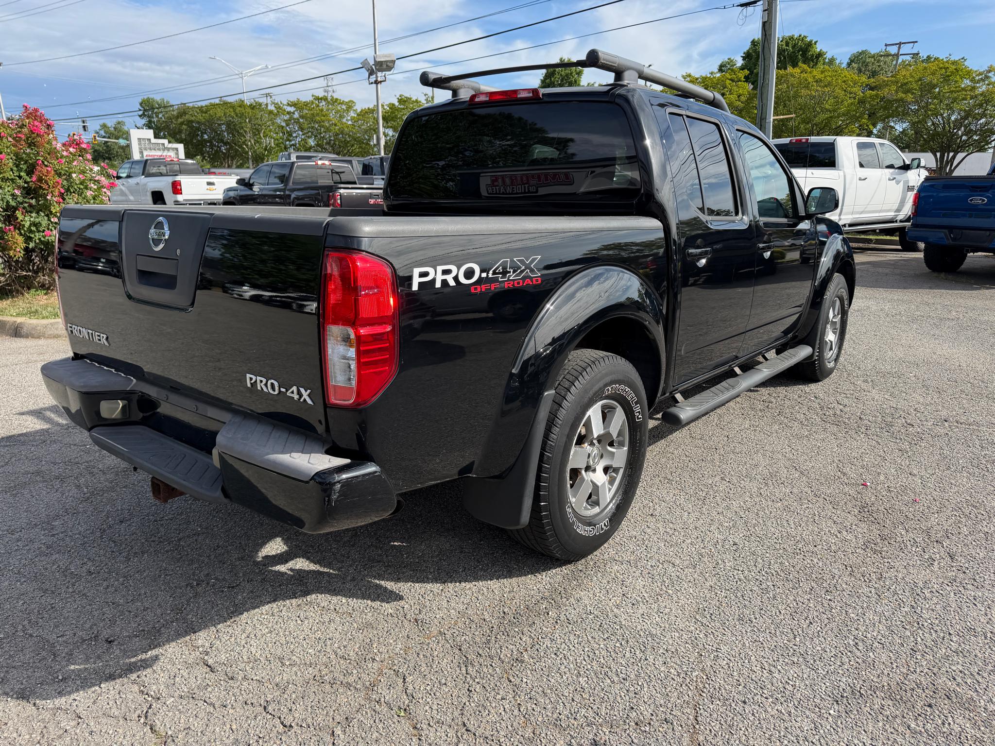 Nissan Frontier 4WD Crew Cab SWB Auto PRO-4X 2011