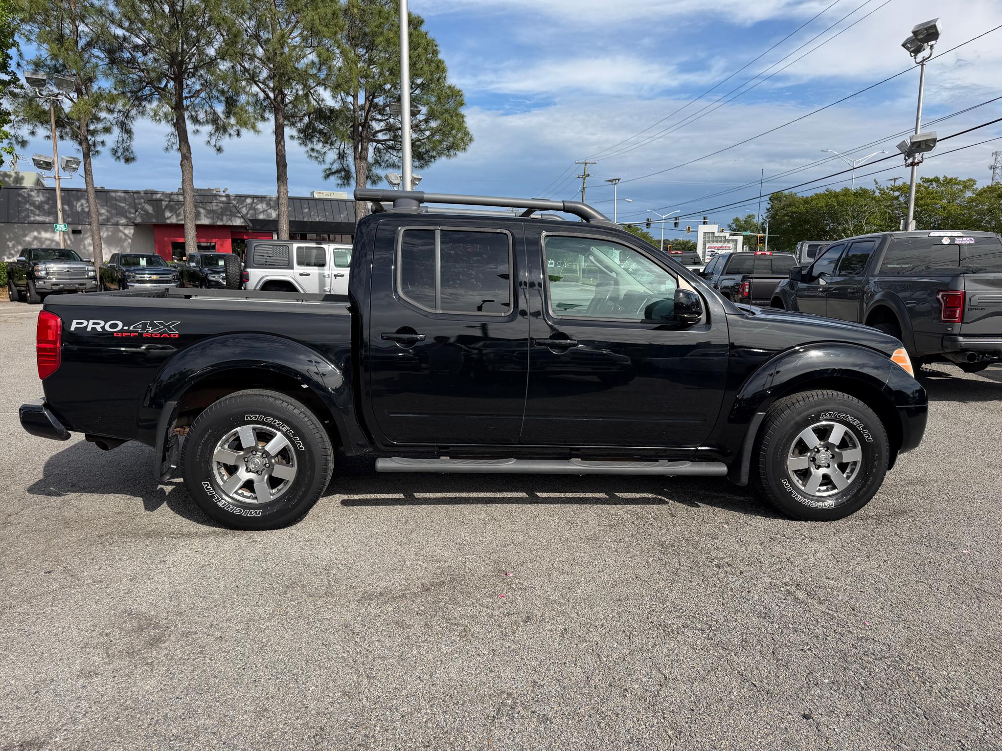 Nissan Frontier 4WD Crew Cab SWB Auto PRO-4X 2011