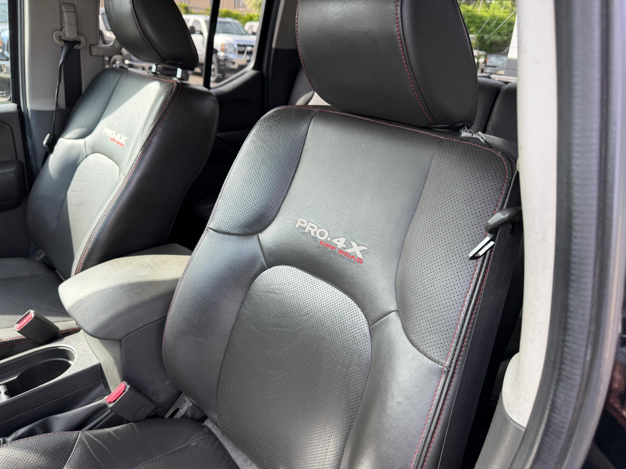 Nissan Frontier 4WD Crew Cab SWB Auto PRO-4X 2011