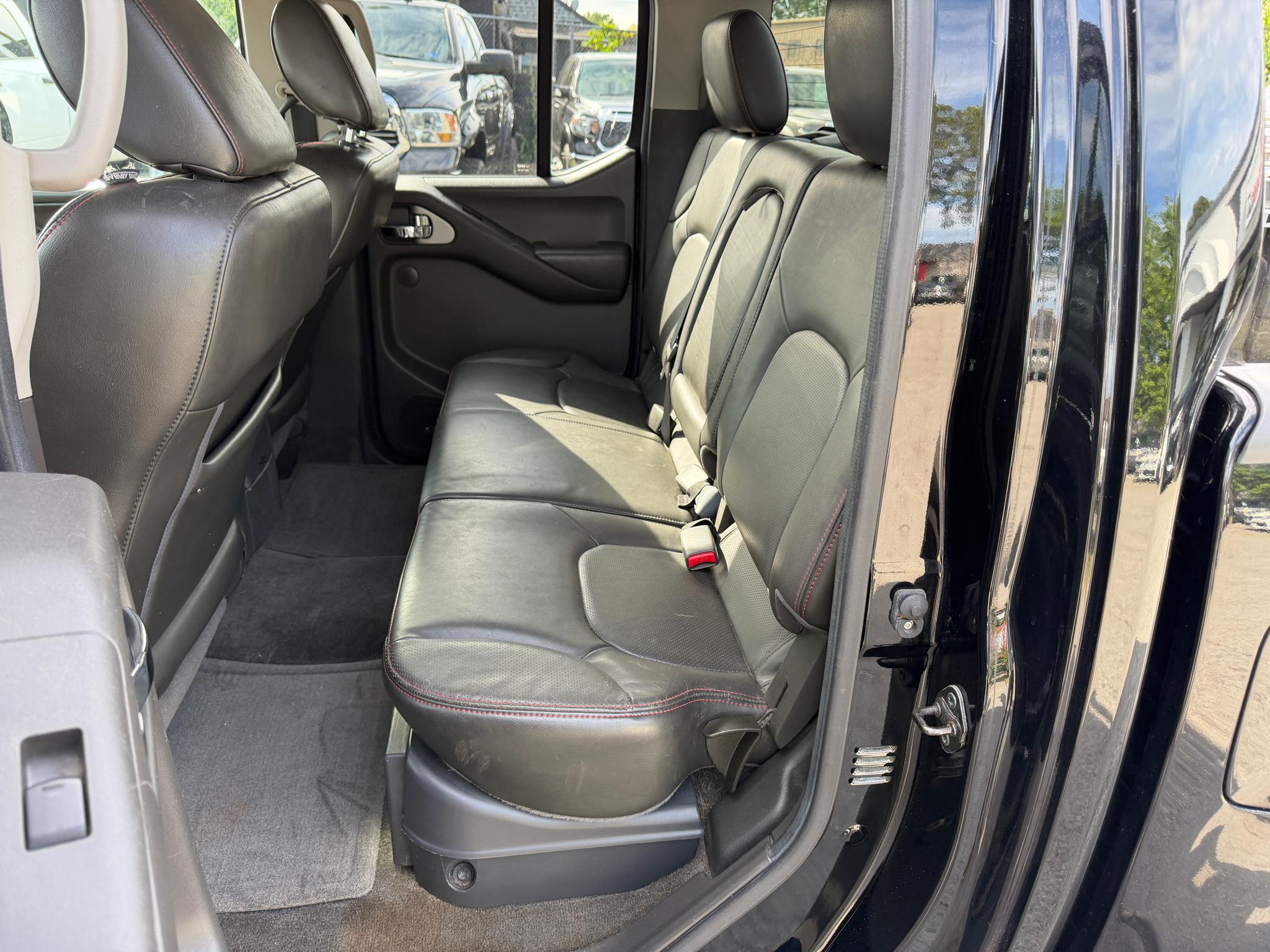 Nissan Frontier 4WD Crew Cab SWB Auto PRO-4X 2011