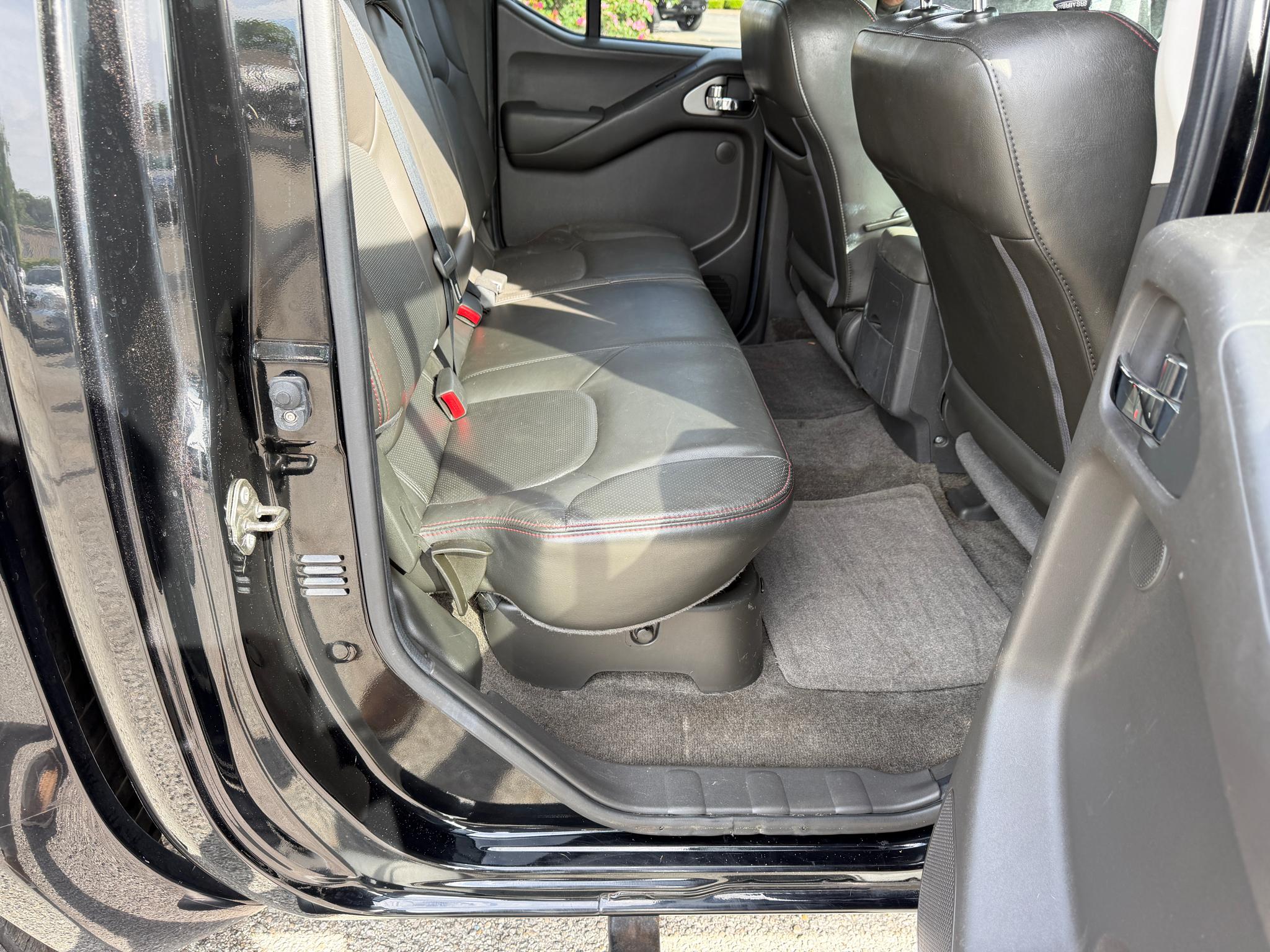 Nissan Frontier 4WD Crew Cab SWB Auto PRO-4X 2011