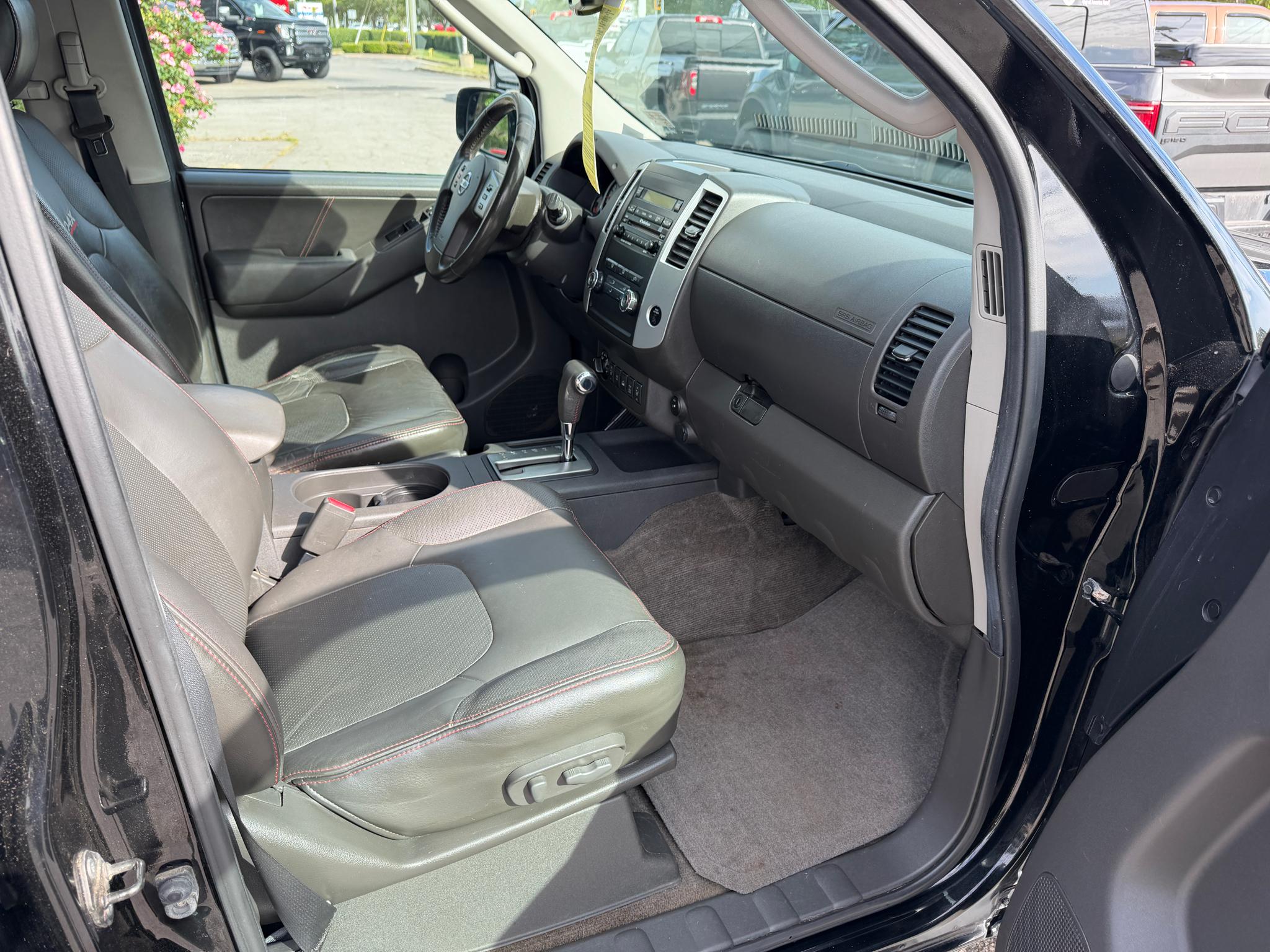 Nissan Frontier 4WD Crew Cab SWB Auto PRO-4X 2011