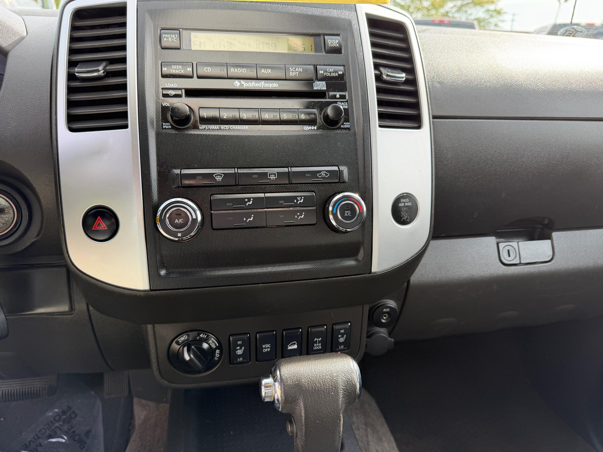 Nissan Frontier 4WD Crew Cab SWB Auto PRO-4X 2011