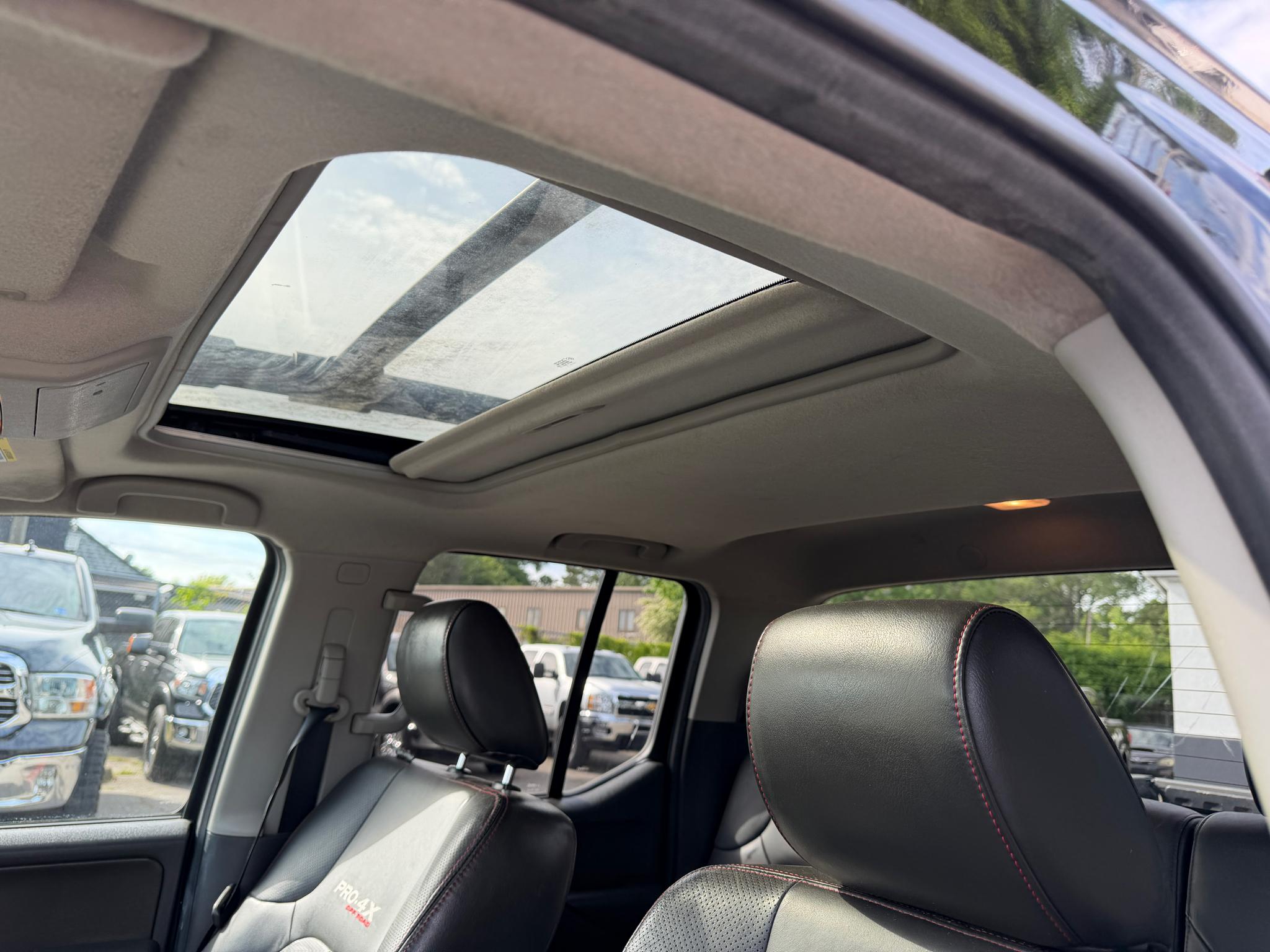 Nissan Frontier 4WD Crew Cab SWB Auto PRO-4X 2011