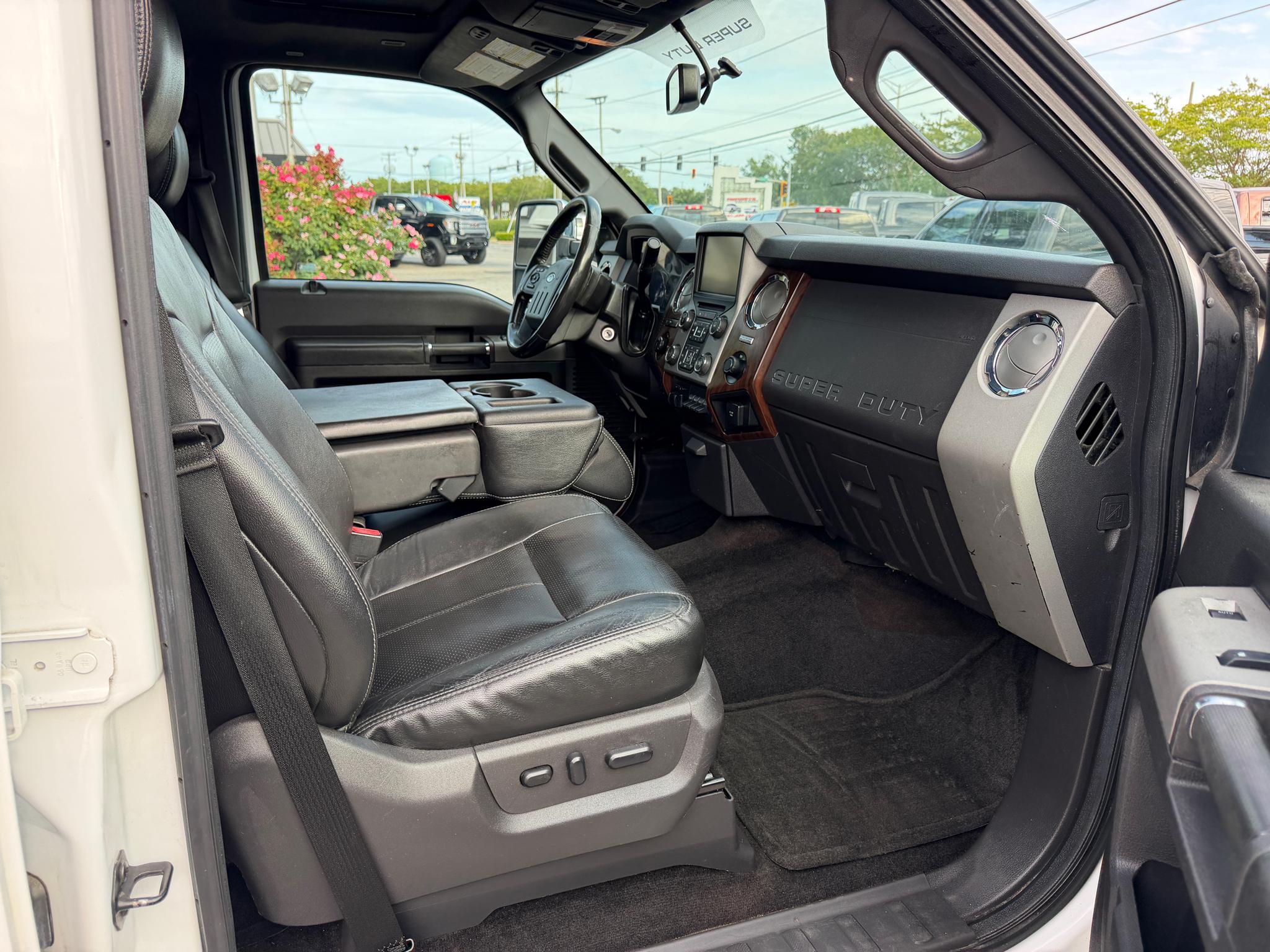 Ford Super Duty F-250 SRW 4WD Crew Cab 156" Lariat 2015