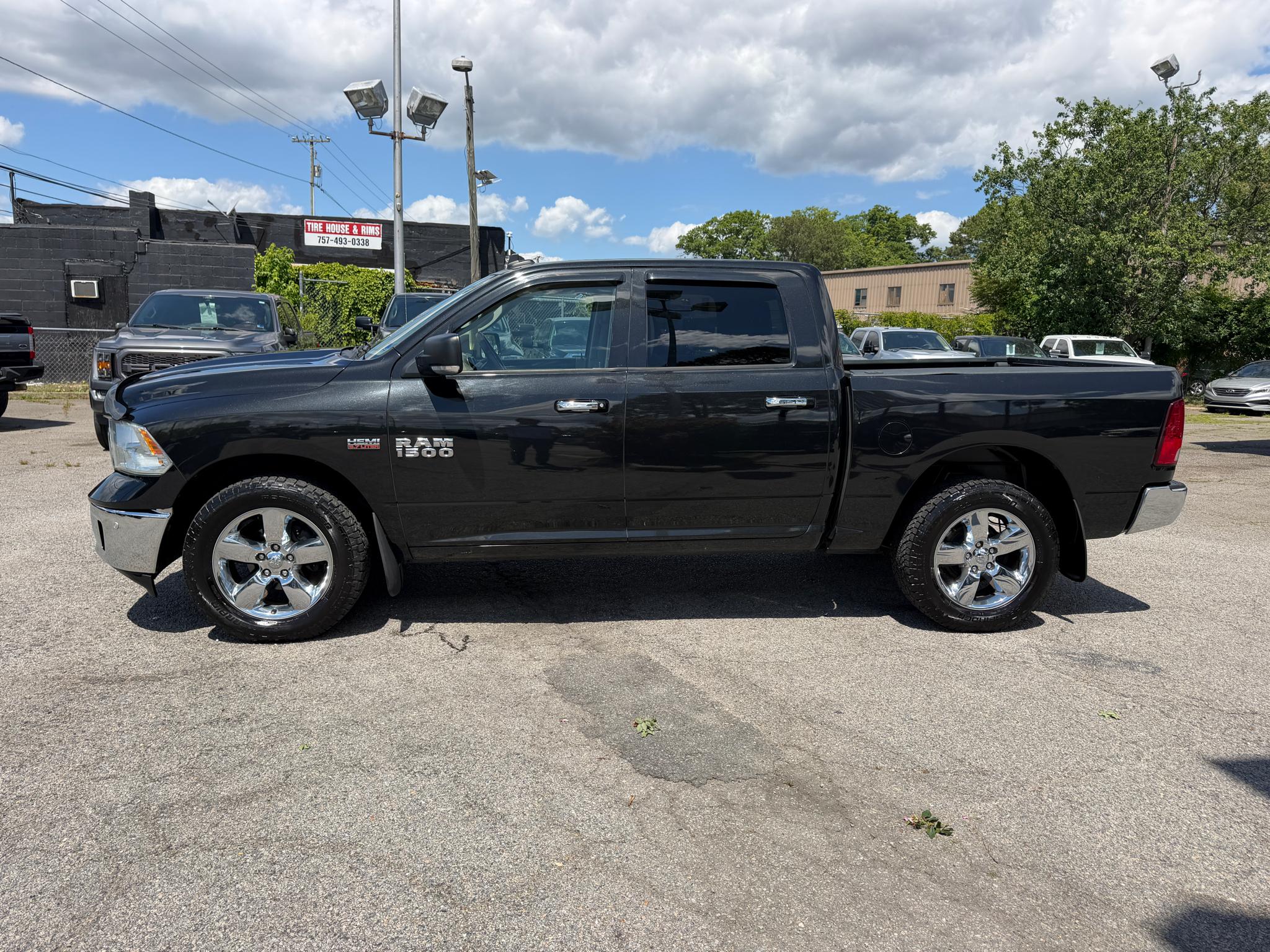 RAM 1500 Big Horn 4x4 Crew Cab 5'7" Box 2017