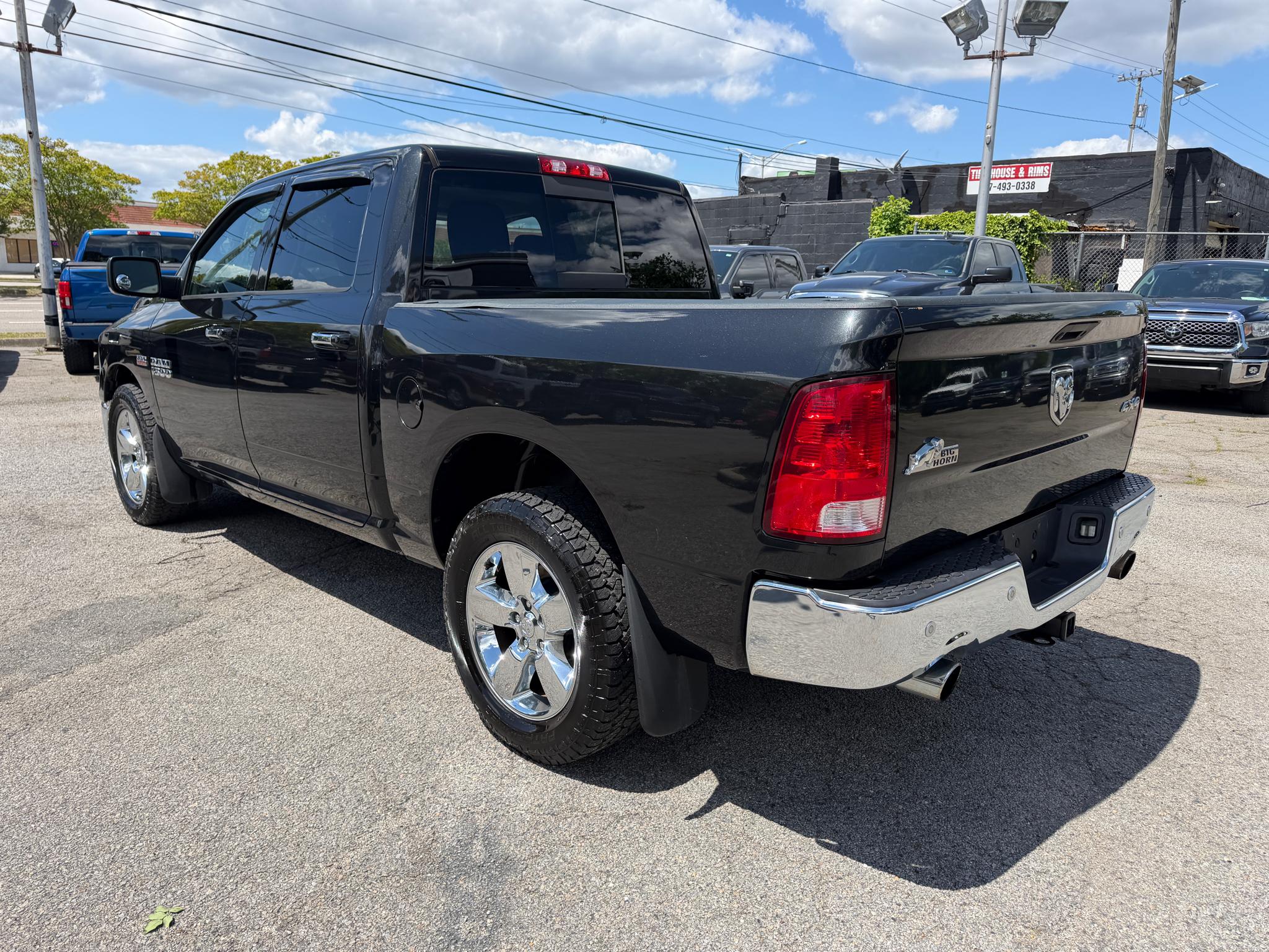 RAM 1500 Big Horn 4x4 Crew Cab 5'7" Box 2017