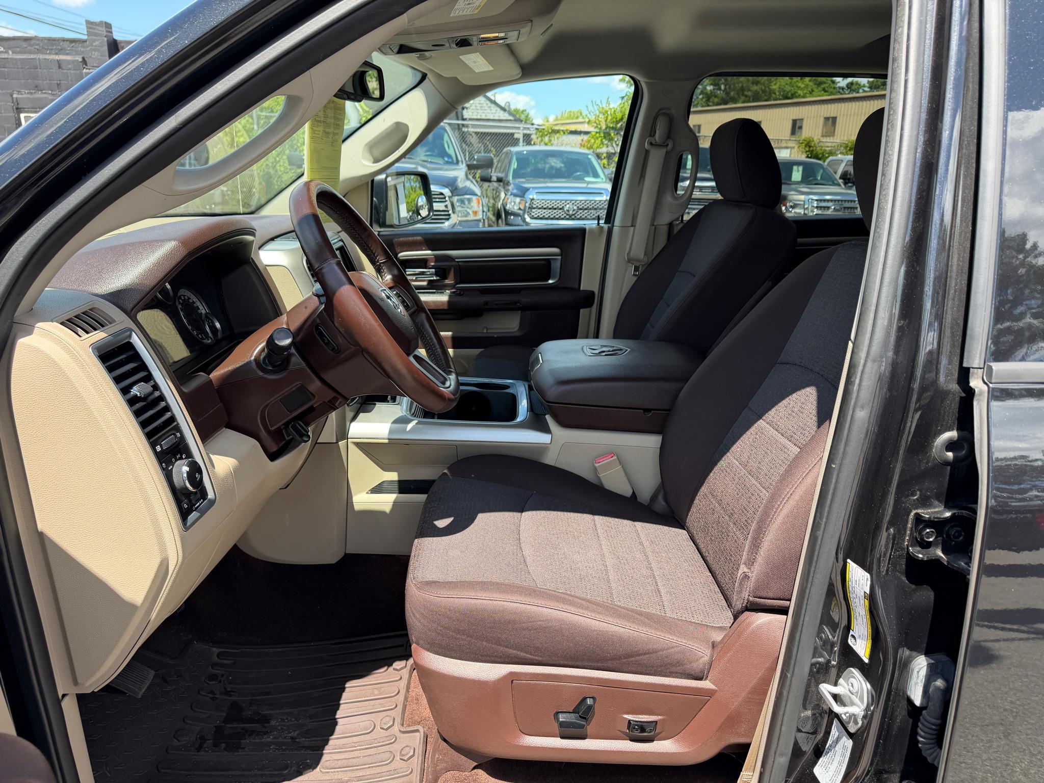 RAM 1500 Big Horn 4x4 Crew Cab 5'7" Box 2017