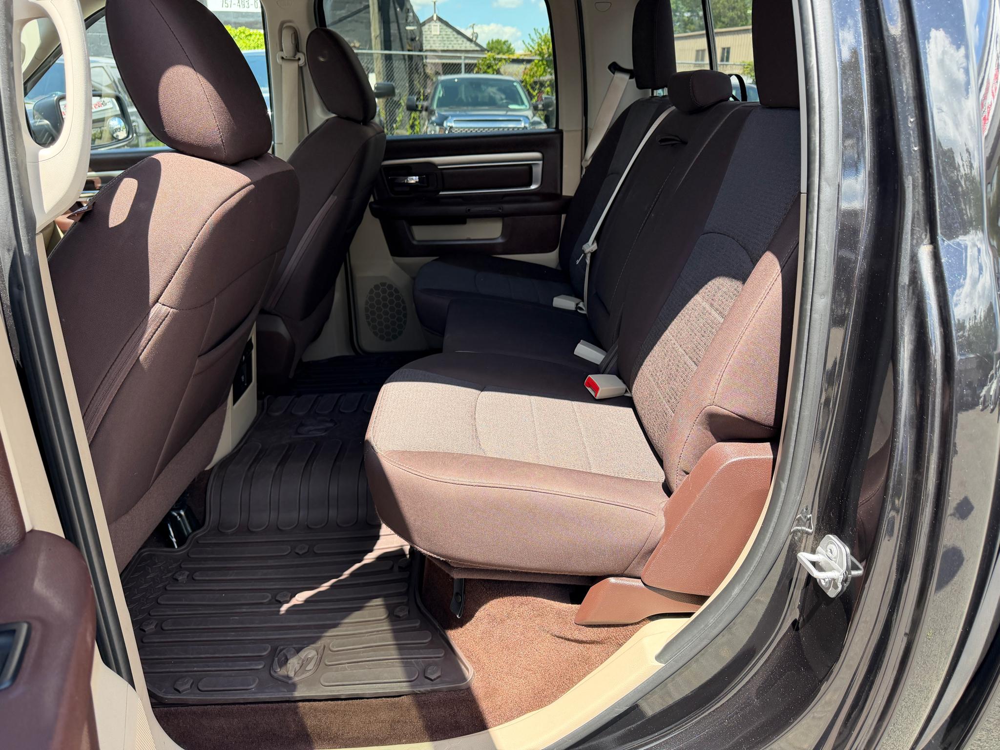 RAM 1500 Big Horn 4x4 Crew Cab 5'7" Box 2017