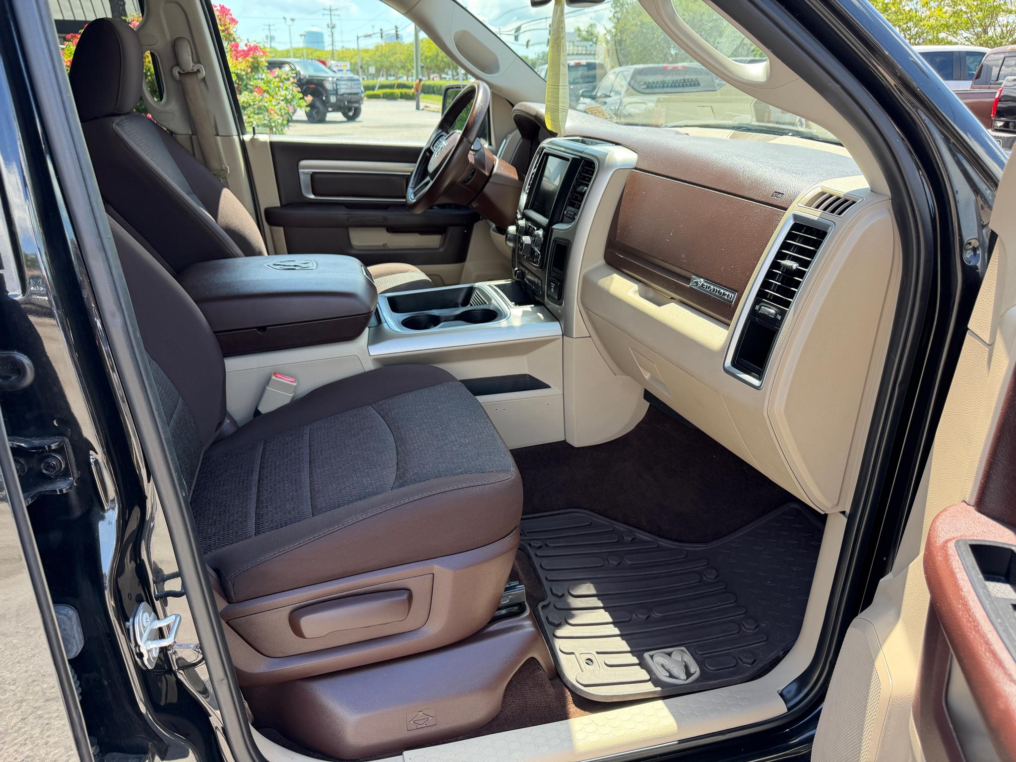 RAM 1500 Big Horn 4x4 Crew Cab 5'7" Box 2017