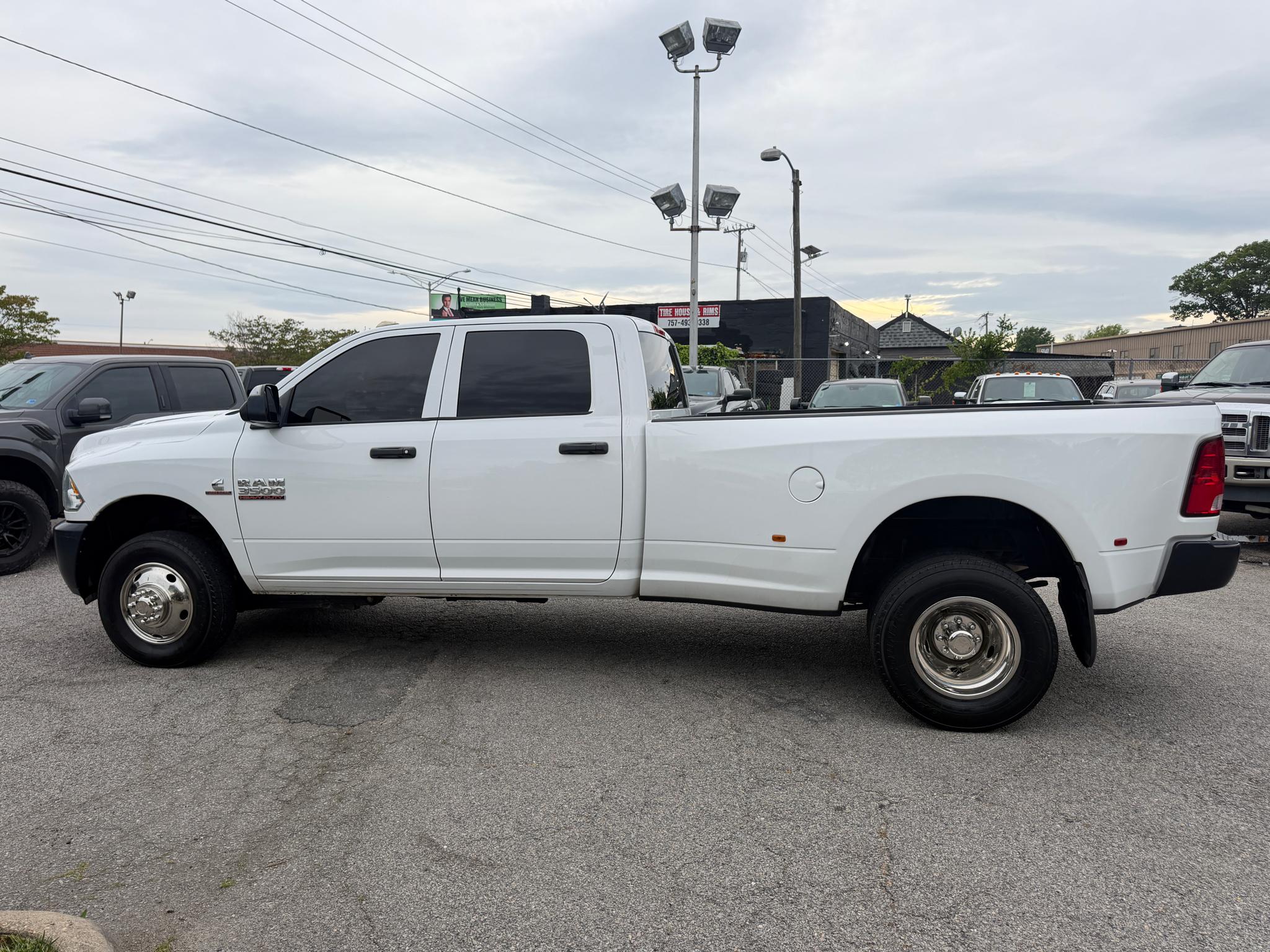 RAM 3500 Tradesman 4x4 Crew Cab 8' Box 2018