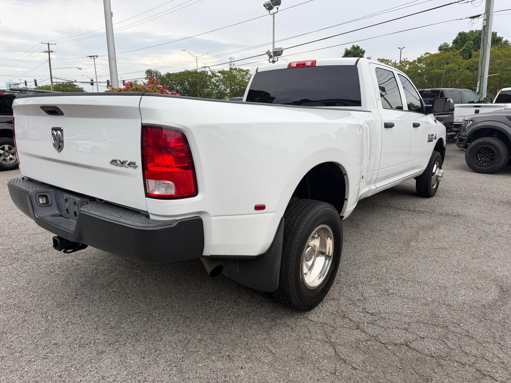 RAM 3500 Tradesman 4x4 Crew Cab 8' Box 2018