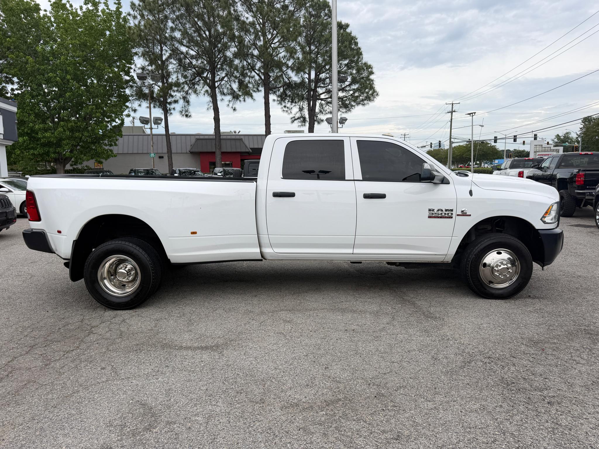 RAM 3500 Tradesman 4x4 Crew Cab 8' Box 2018