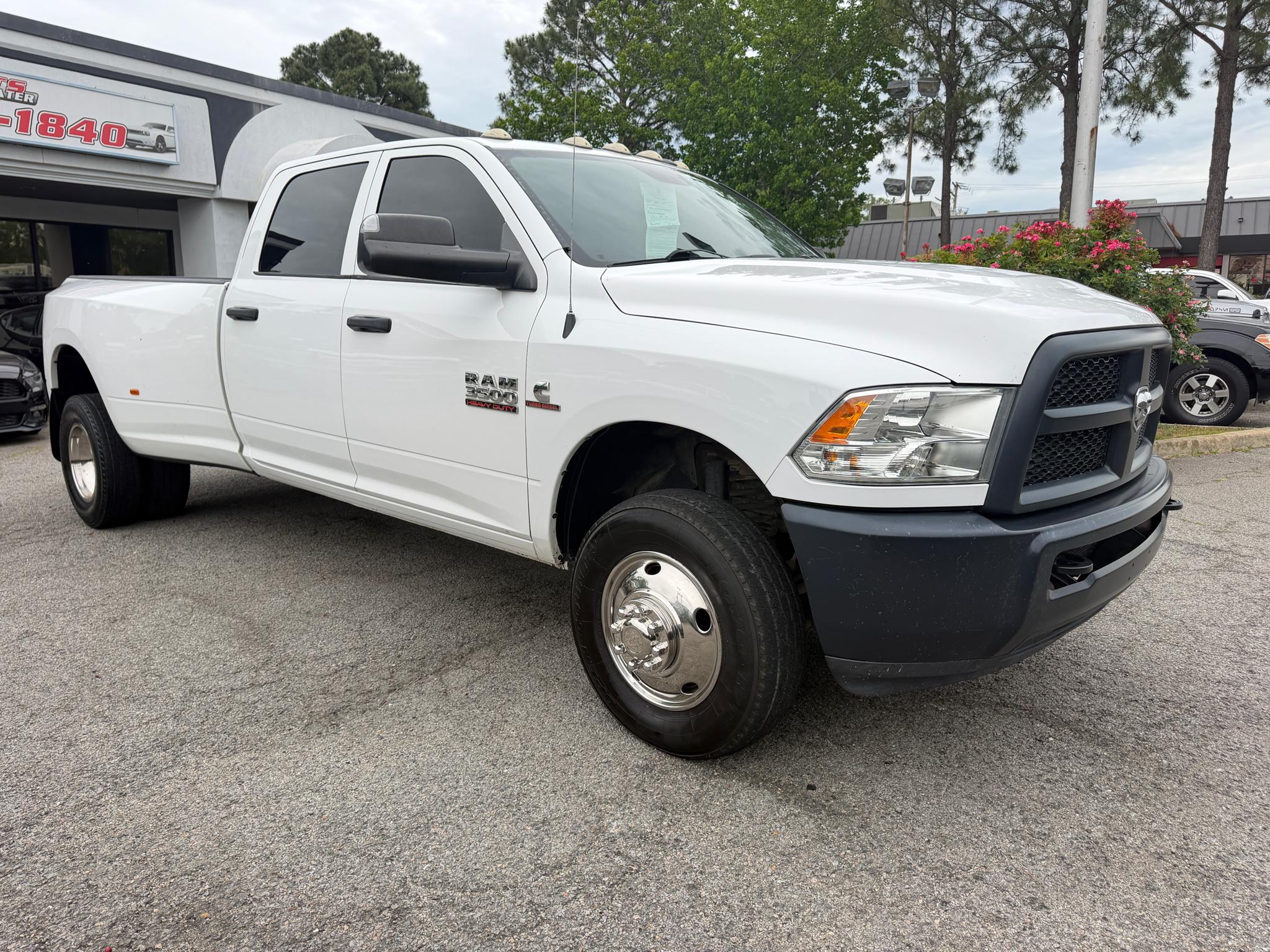 RAM 3500 Tradesman 4x4 Crew Cab 8' Box 2018